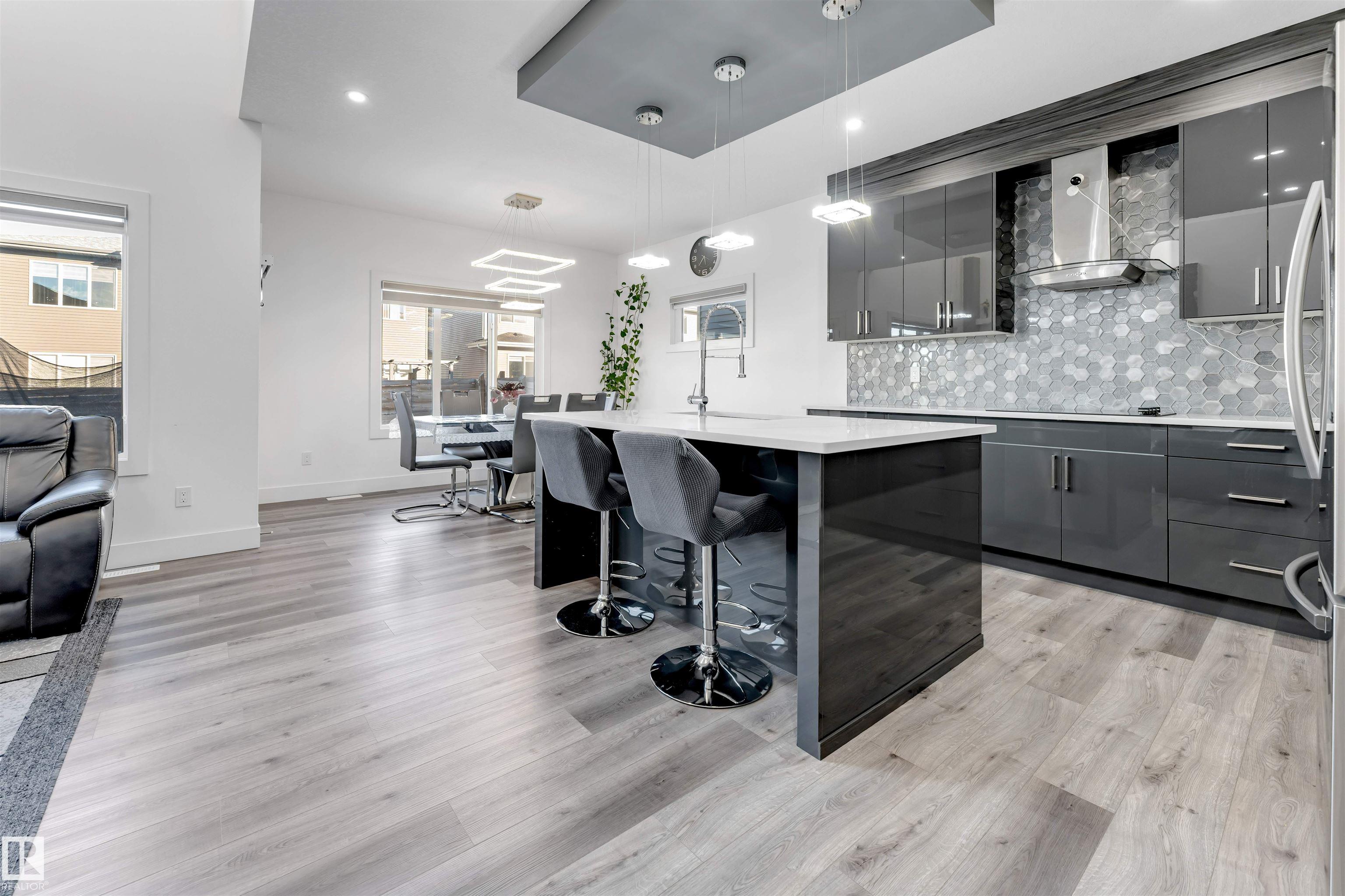 415 42 Street SW, Charlesworth, Edmonton