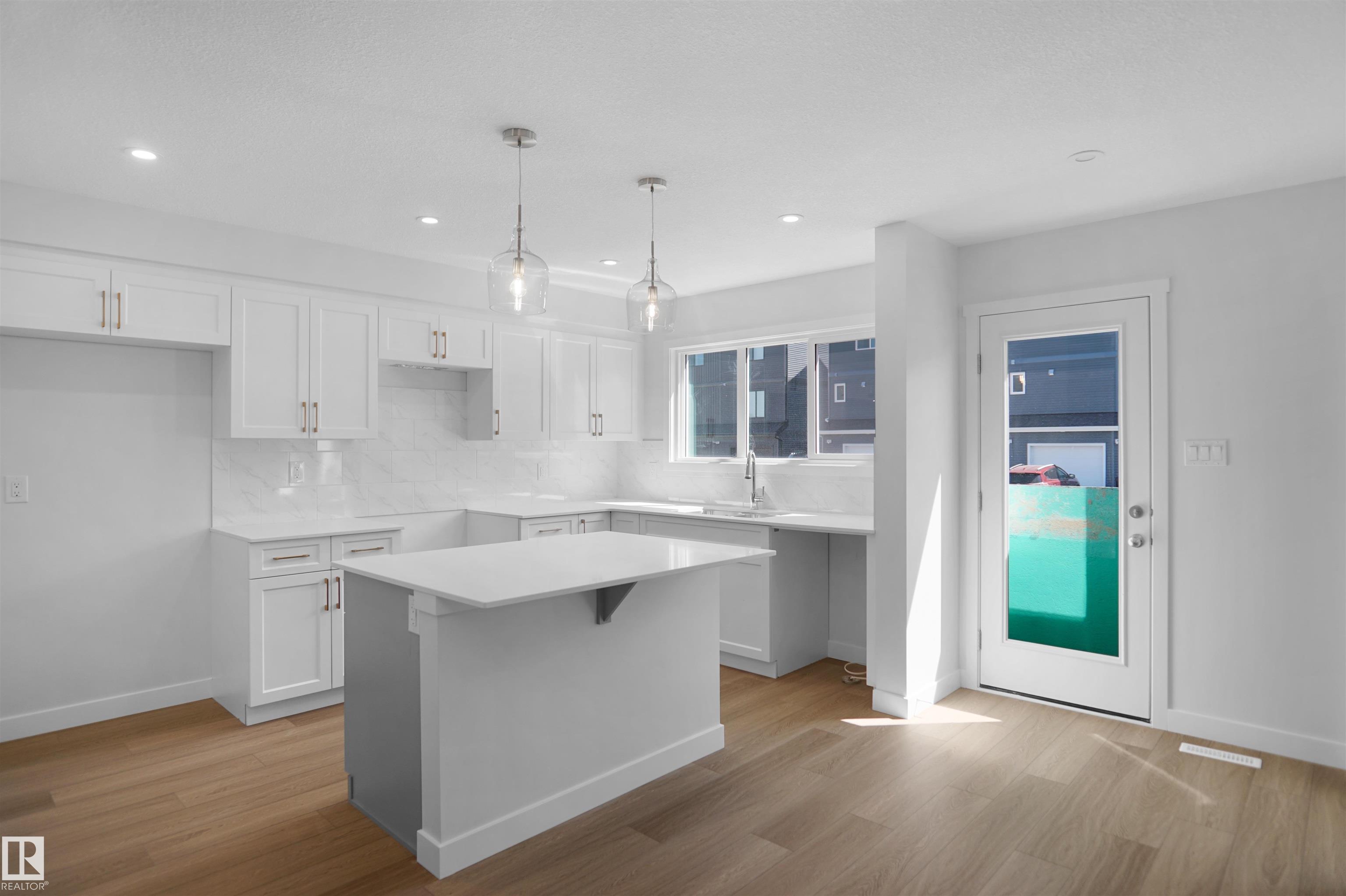 https://zimg.paragon.ice.com/ParagonImages/Property/PM/RAE/225390724/9/0/0/95fb4a6c7ca203bc1fc20b5e5136b06d/1/ecacff61a7297f82be263aeff979629b/225390724-3e27bdda-a186-4f0a-816c-0c3f2da301f9.JPG