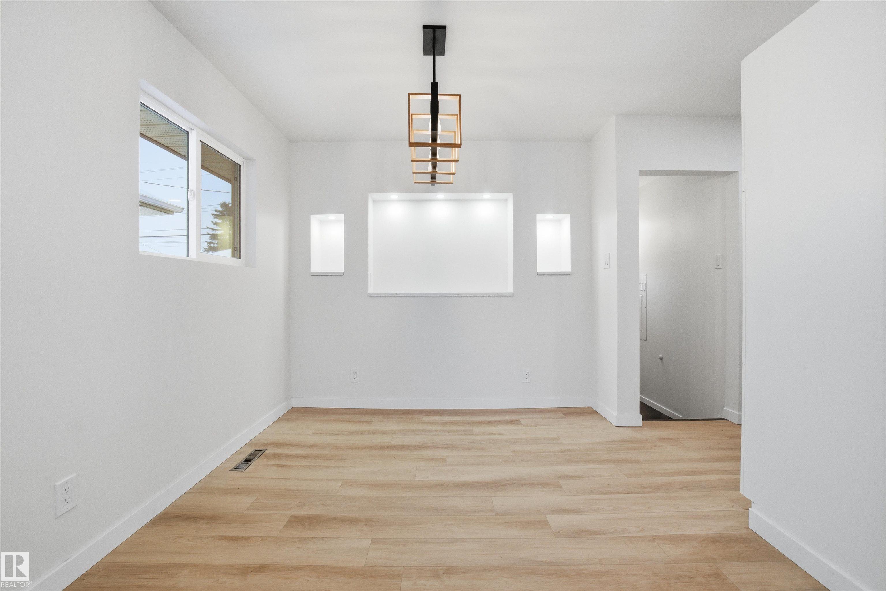 Photo 14 at 5711 95 Avenue NW, Ottewell, Edmonton