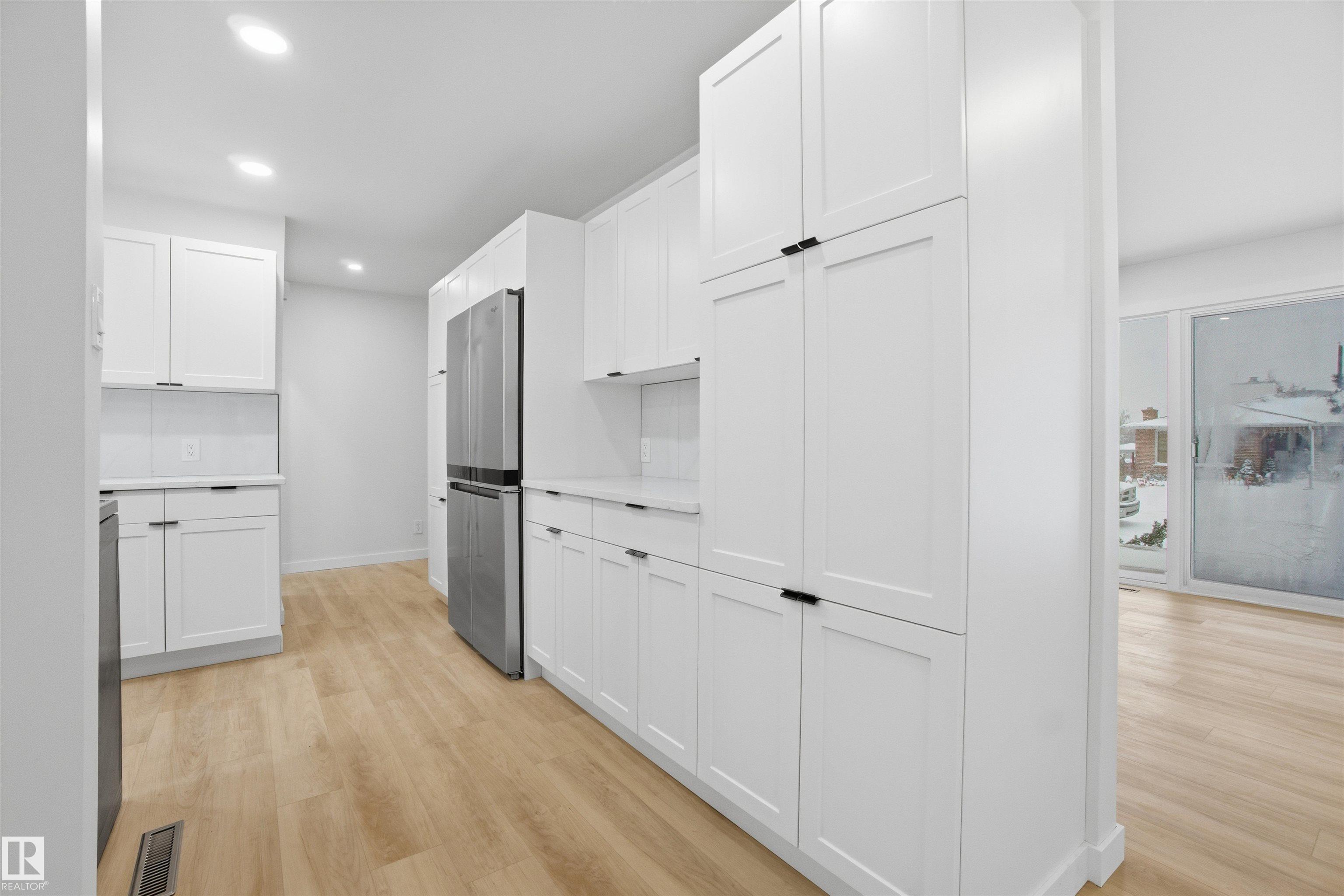 Photo 17 at 5711 95 Avenue NW, Ottewell, Edmonton