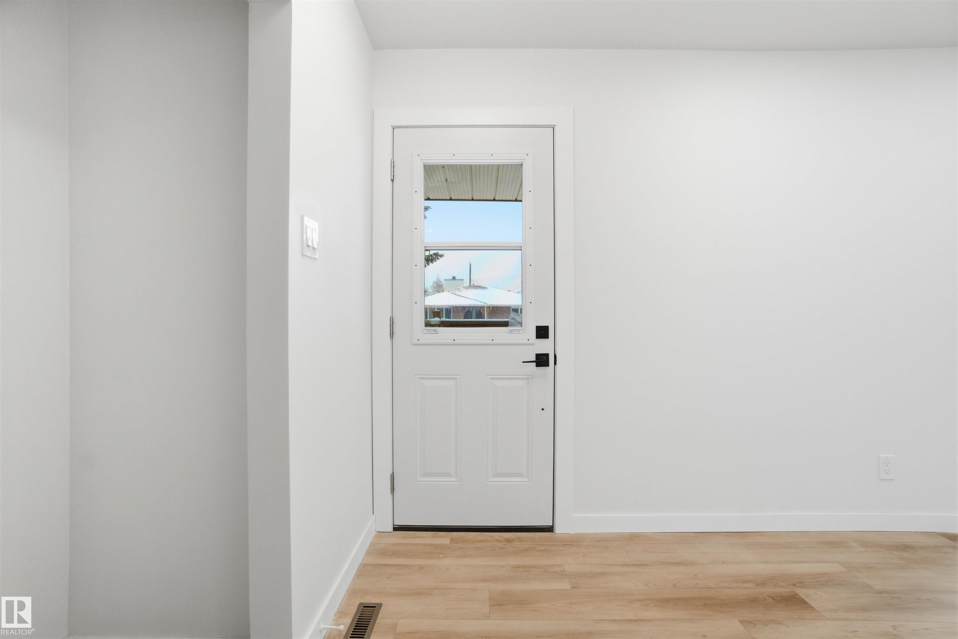 Photo 7 at 5711 95 Avenue NW, Ottewell, Edmonton