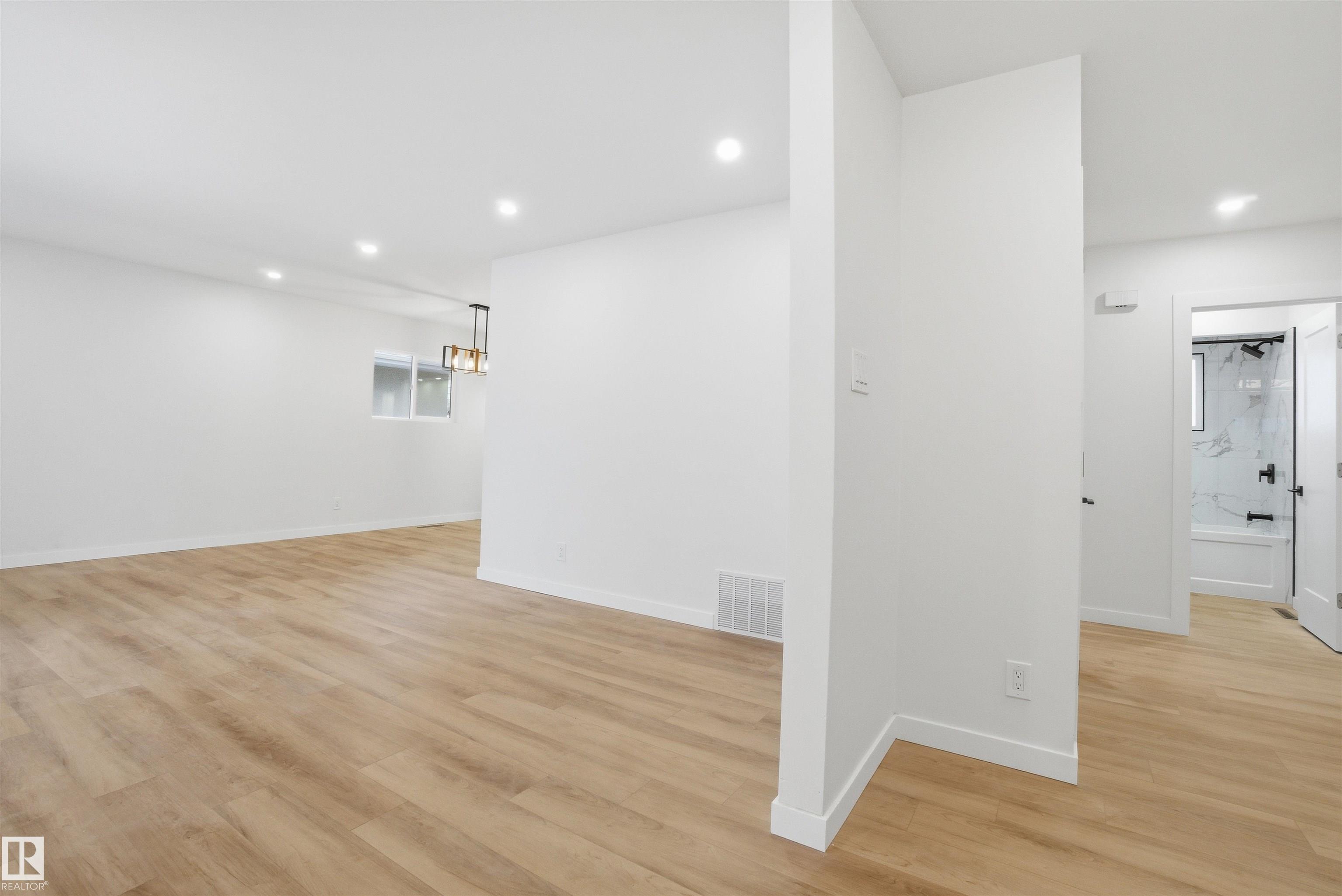 Photo 8 at 5711 95 Avenue NW, Ottewell, Edmonton