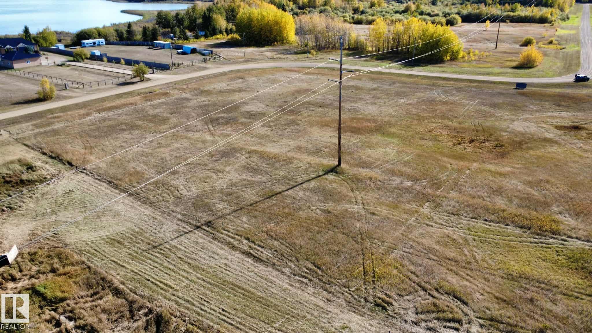 9 Bechthold Bay 104, 191054 twp 852