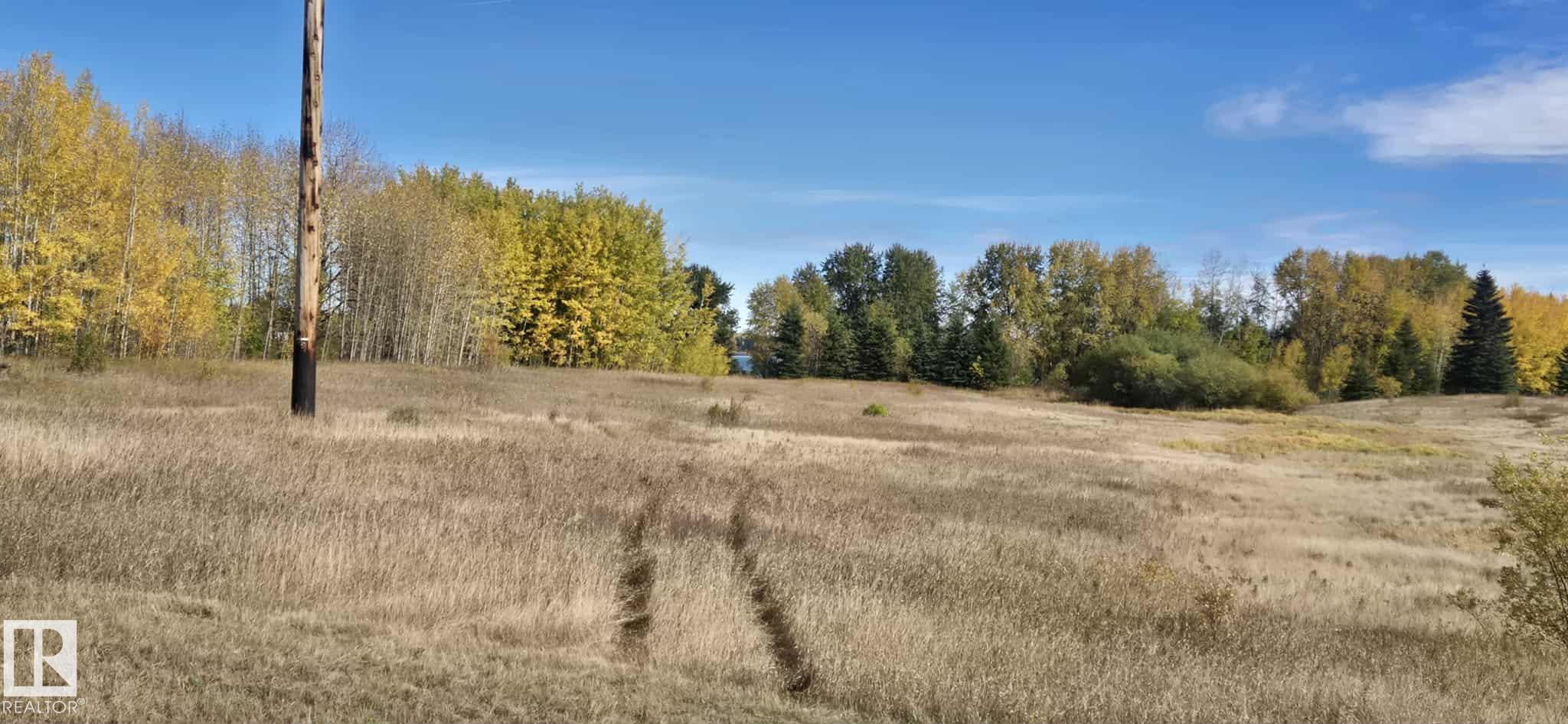 9 Bechthold Bay 104, 191054 twp 852 2