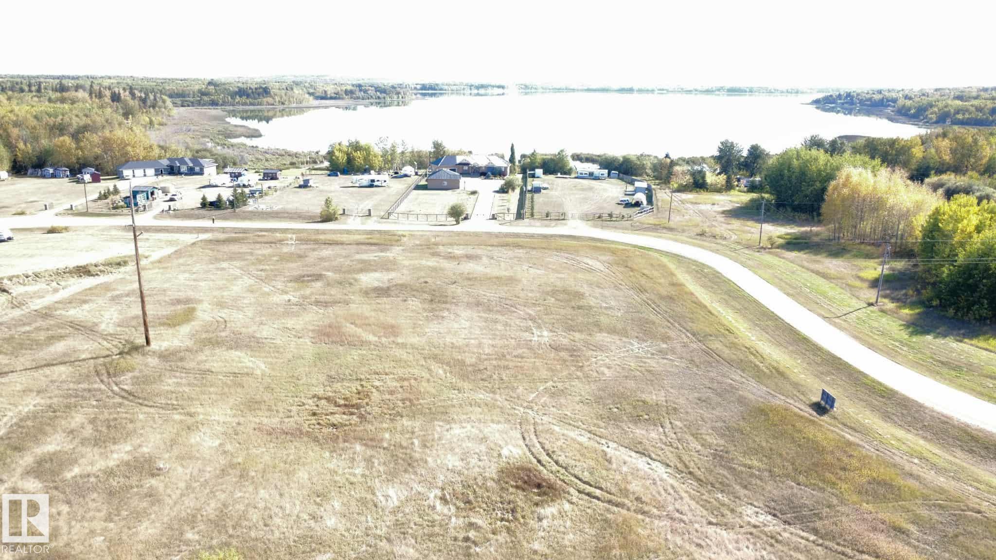 9 Bechthold Bay 104, 191054 twp 852 3