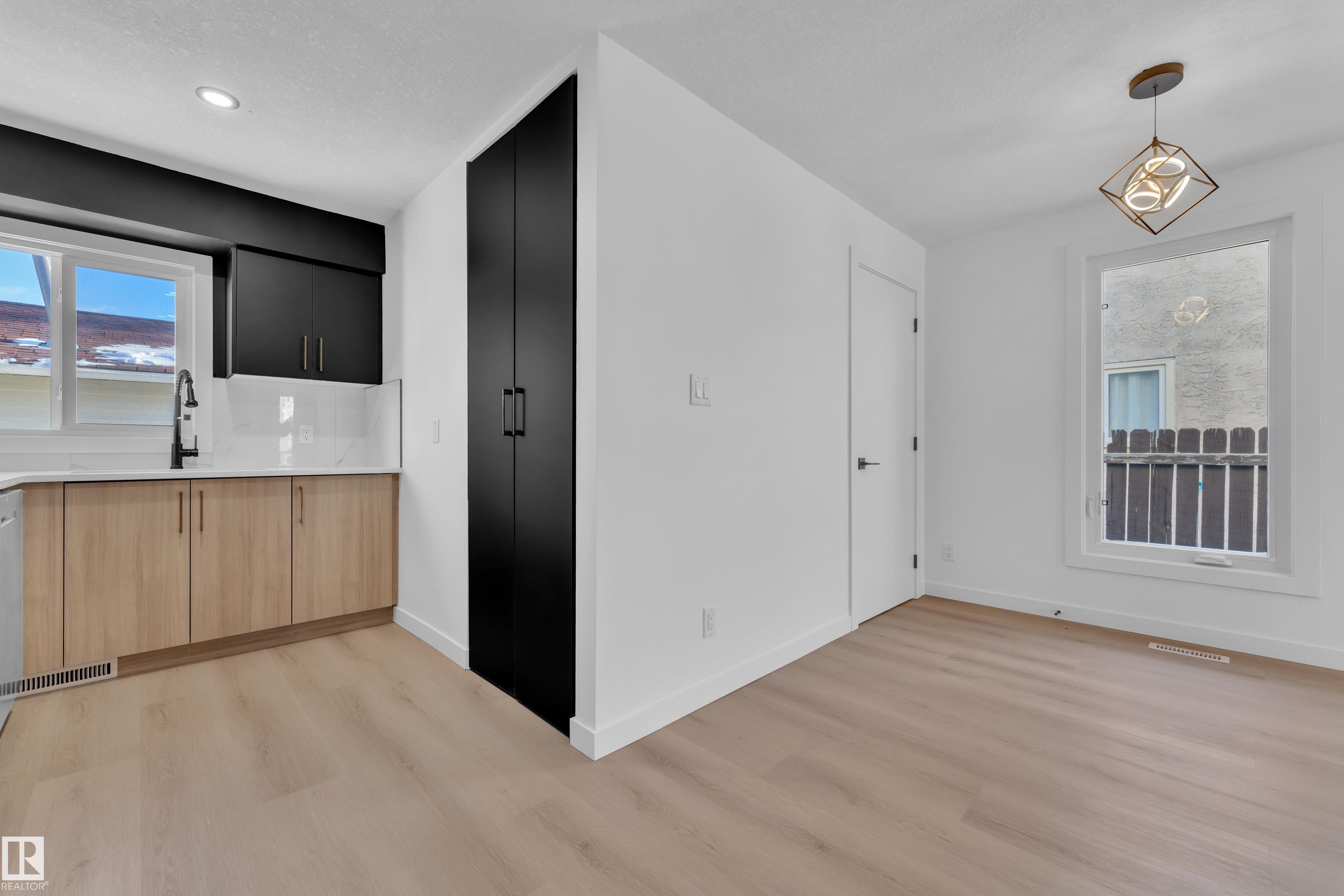 Photo 11 at 1755 37 Street NW, Daly Grove, Edmonton