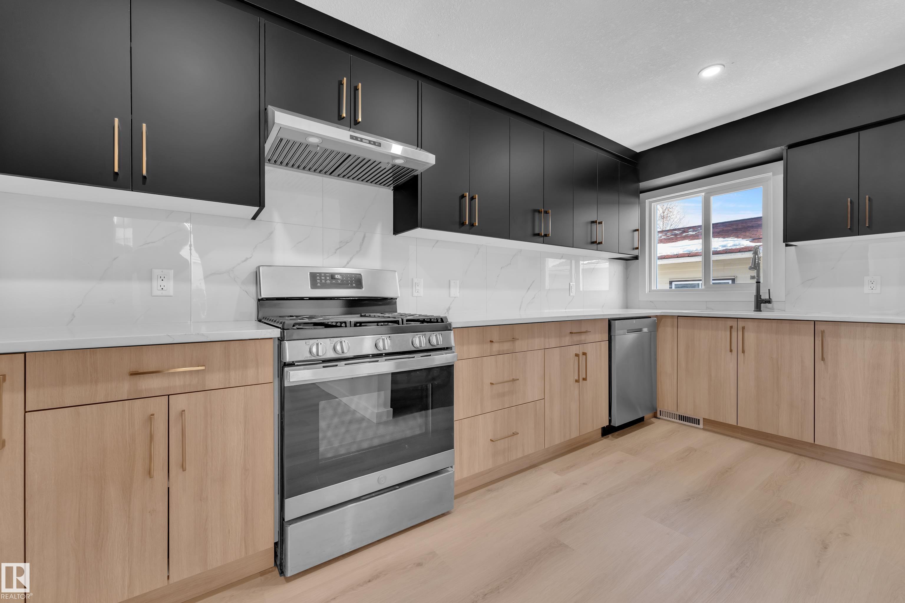 Photo 8 at 1755 37 Street NW, Daly Grove, Edmonton