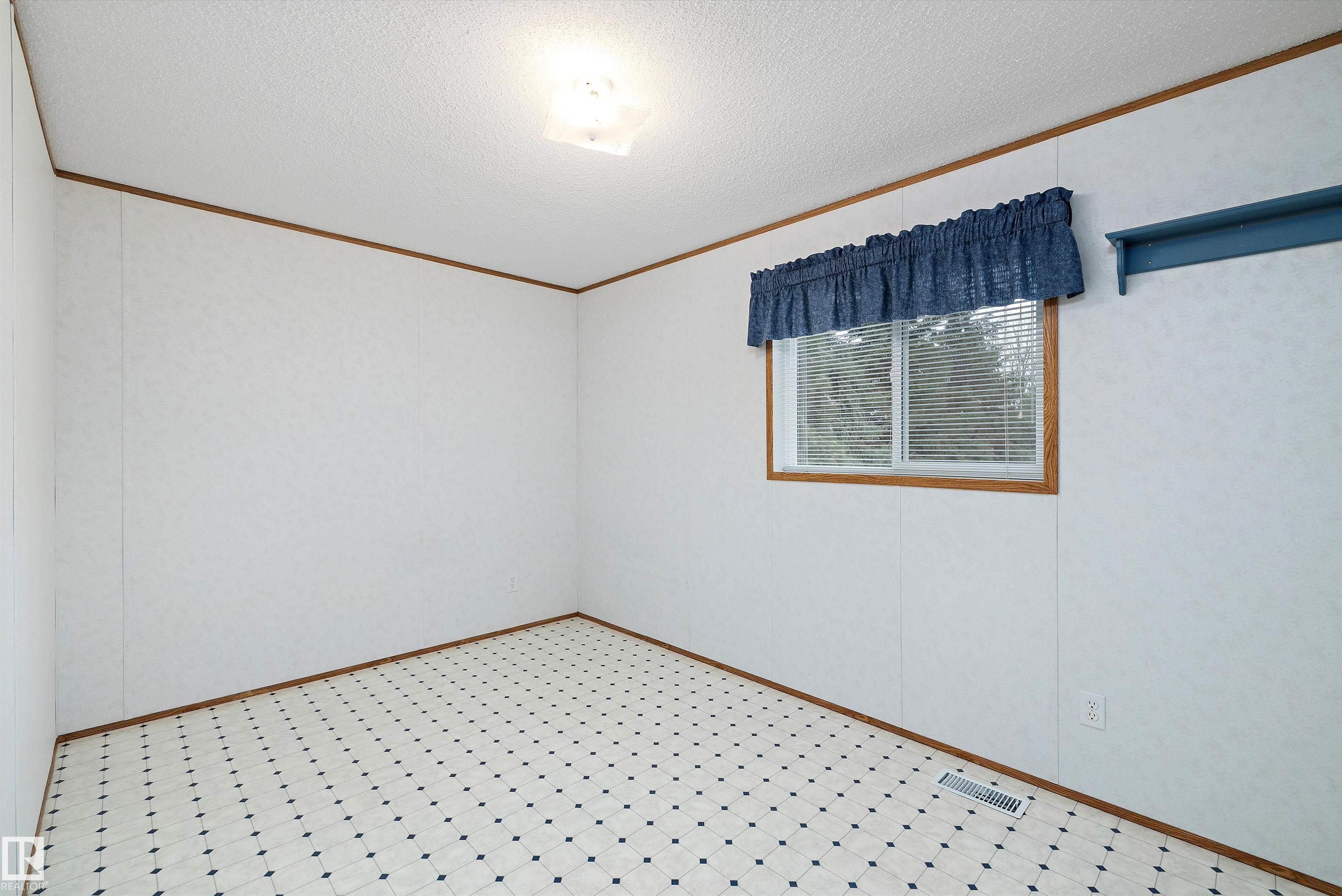 Photo 17 at 55516 Rge Road 250, None, Rural Sturgeon County