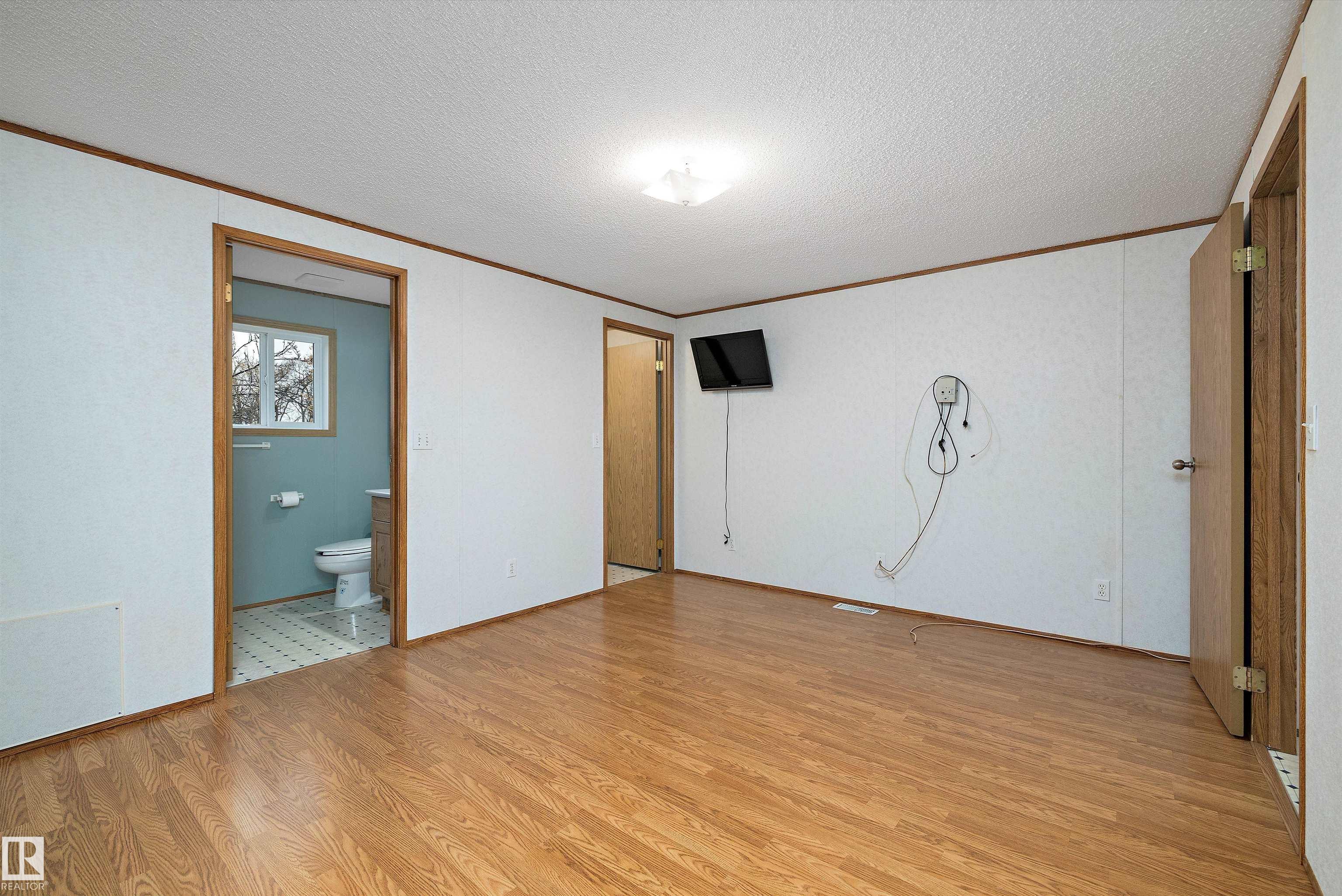 Photo 10 at 55516 Rge Road 250, None, Rural Sturgeon County