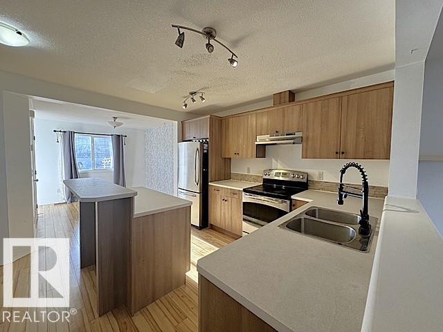 https://zimg.paragon.ice.com/ParagonImages/Property/PM/RAE/225390809/10/0/0/6eb19074ec2c60478b382a0d76c2812a/1/06c611530cff04ae3567932bc52240be/225390809-cebb5a65-2db2-4614-91e5-c8a155d952b2.JPG