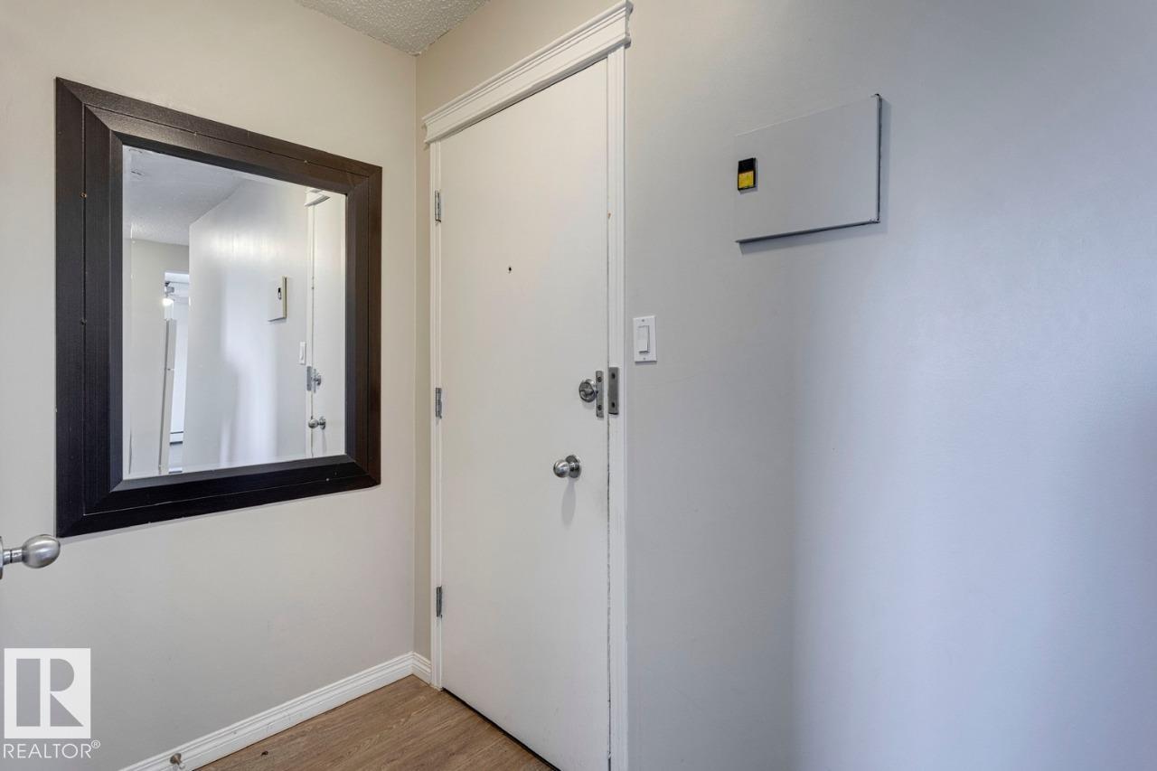 #402 10330 113 ST NW 3