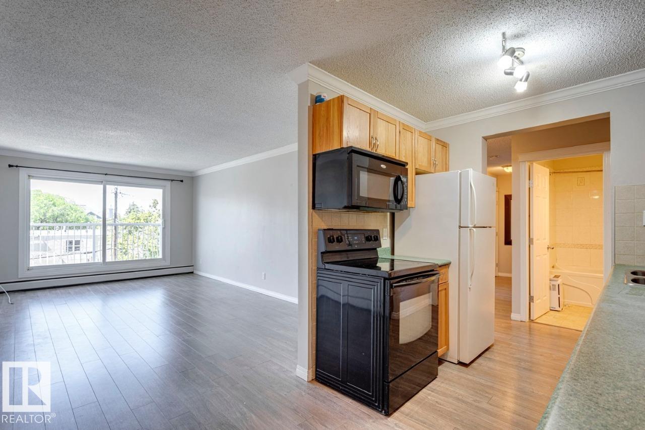 Photo 21 at 402 - 10330 113 Street NW, Wîhkwêntôwin, Edmonton