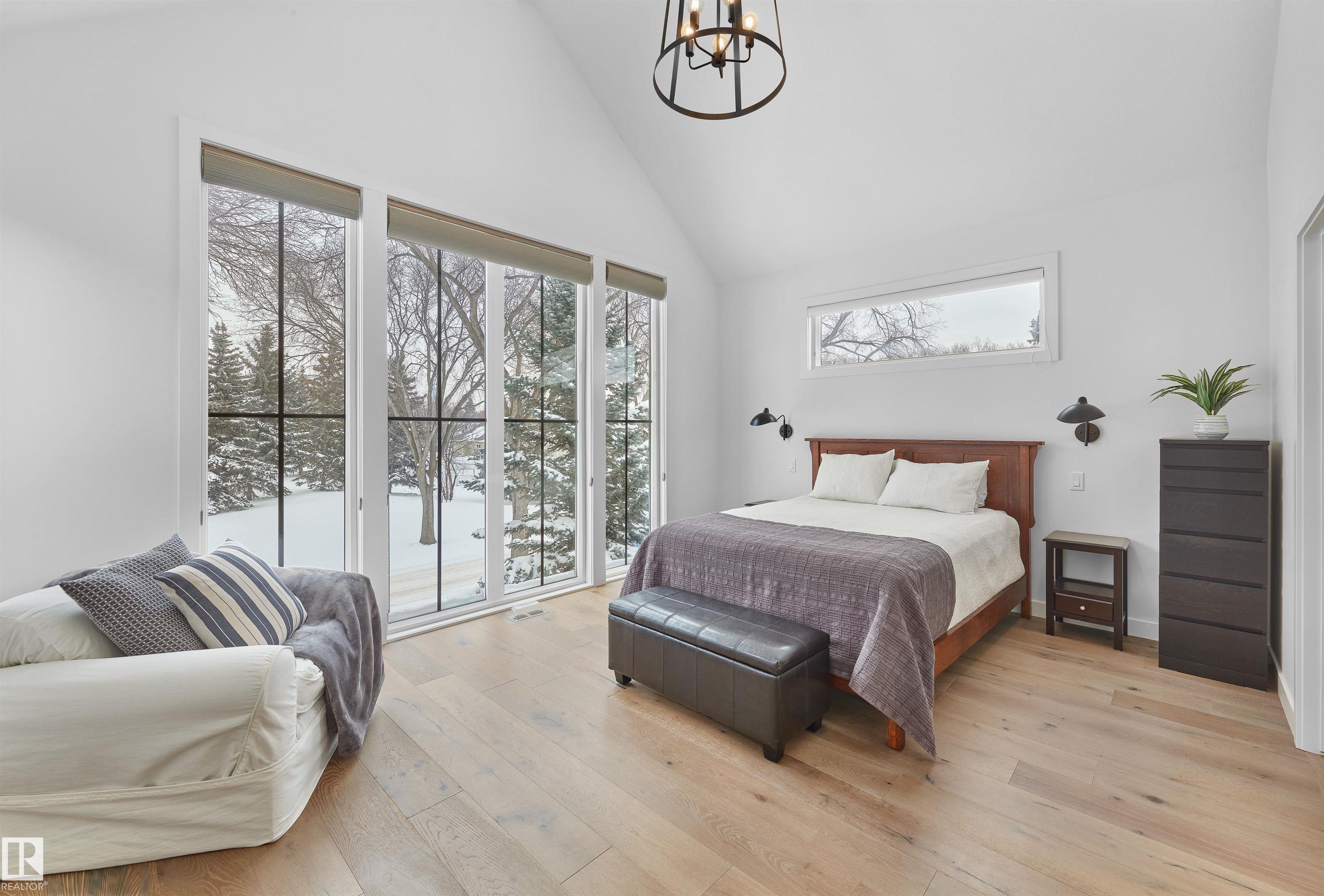 Photo 2 at 10992 128 Street NW, Westmount, Edmonton