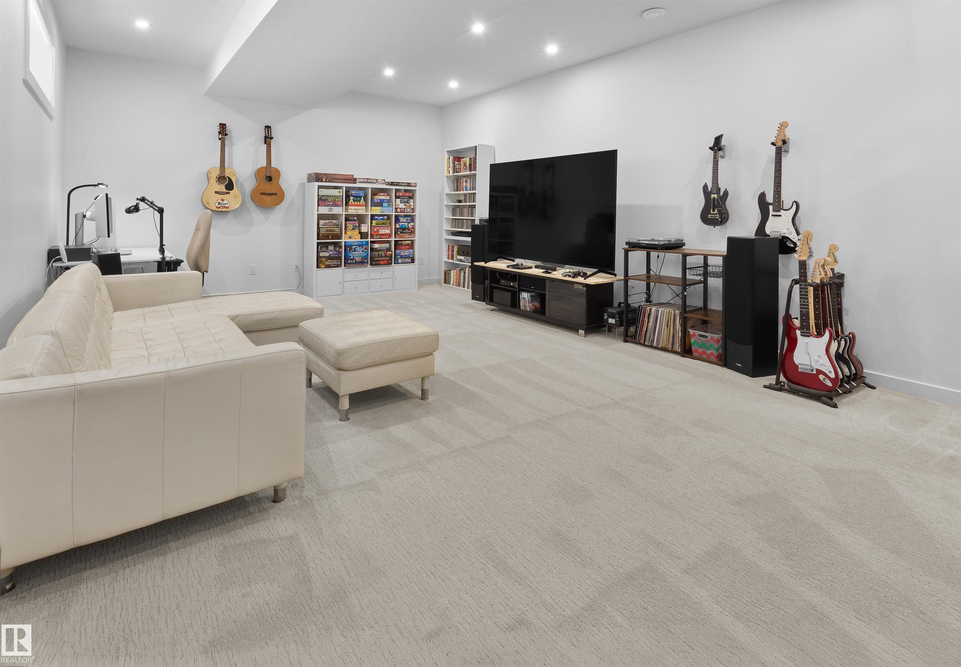 Photo 3 at 10992 128 Street NW, Westmount, Edmonton