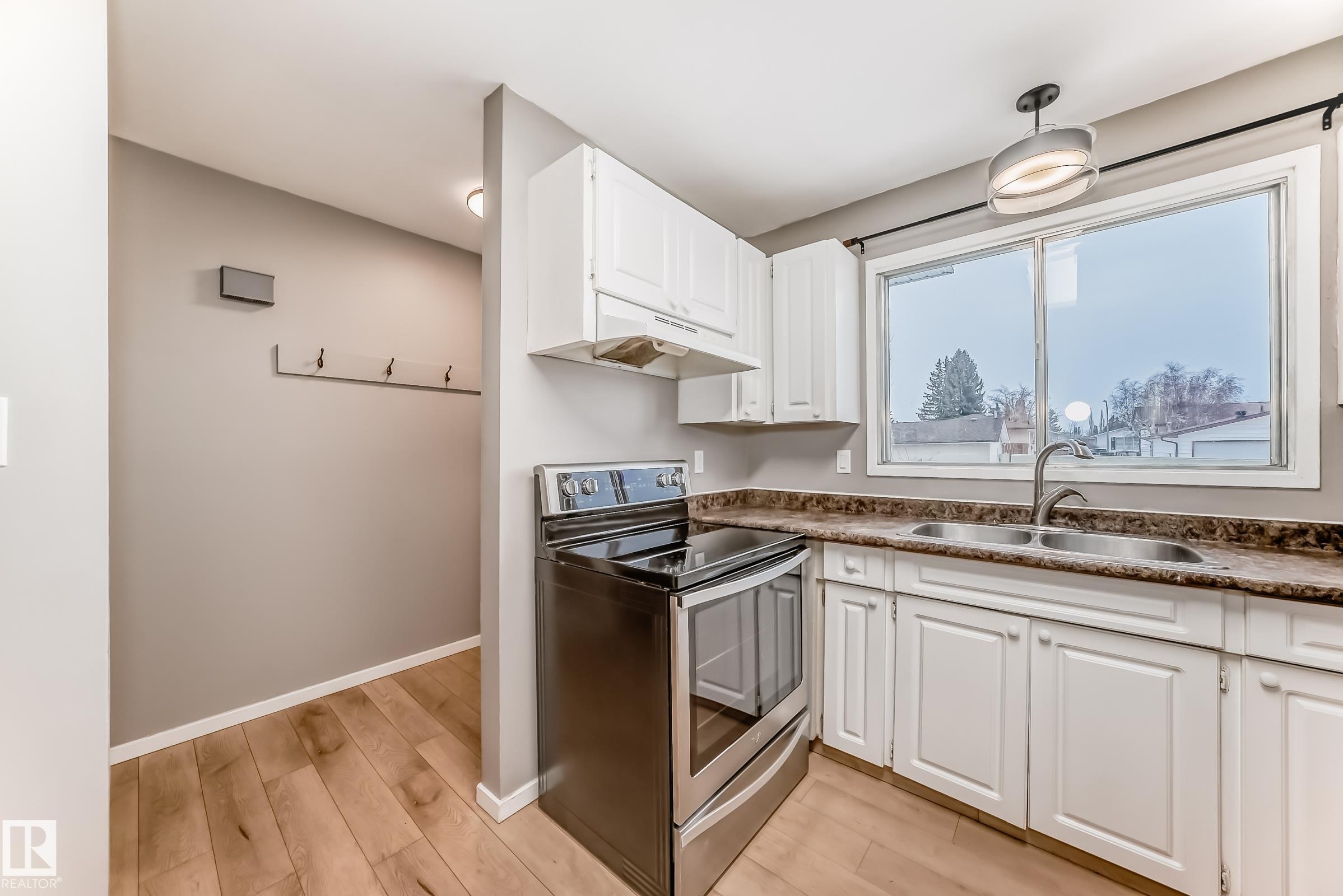 Photo 8 at 6808 149 Avenue NW, Kilkenny, Edmonton