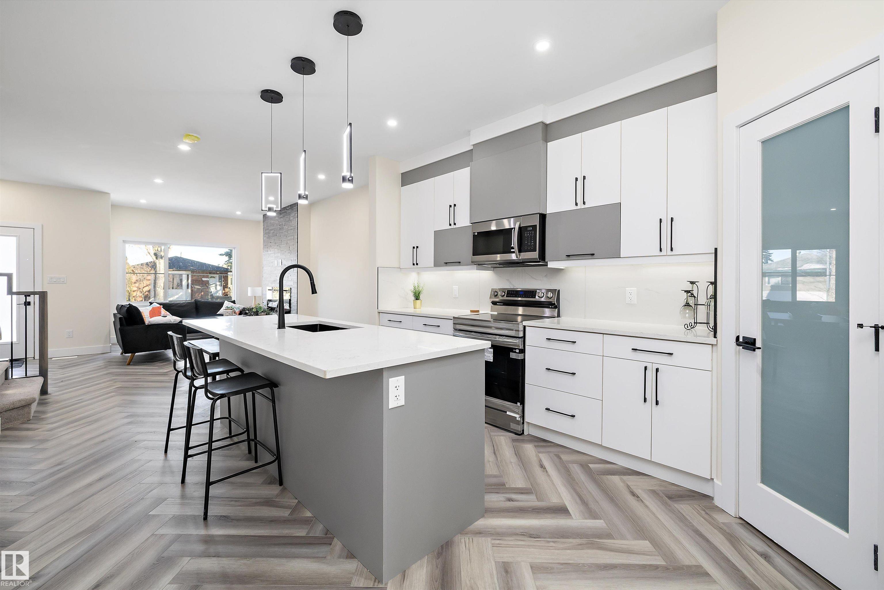 Photo 15 at 8321 81ave NW, King Edward Park, Edmonton