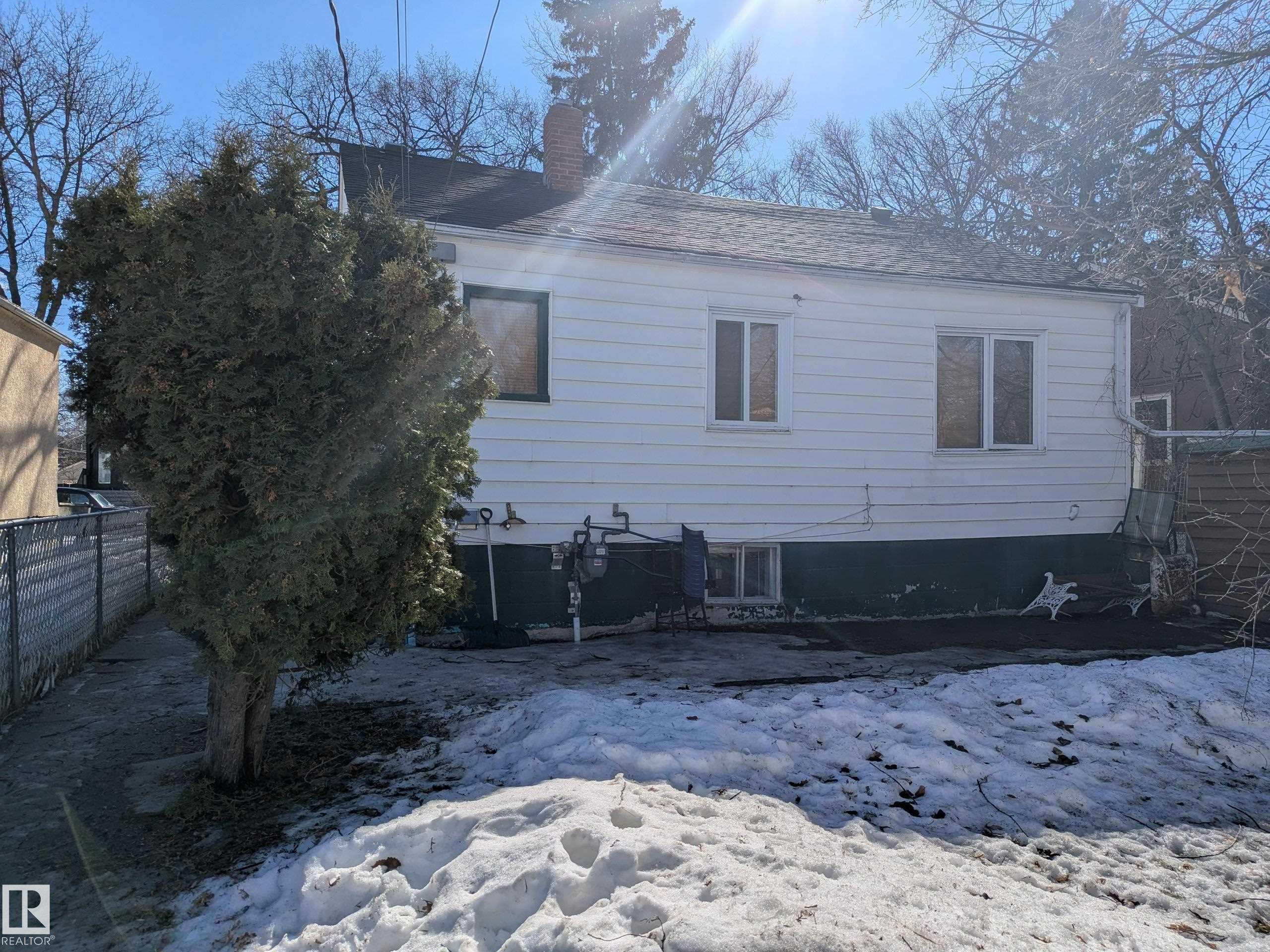 Photo 3 at 10960 74 Avenue NW, McKernan, Edmonton