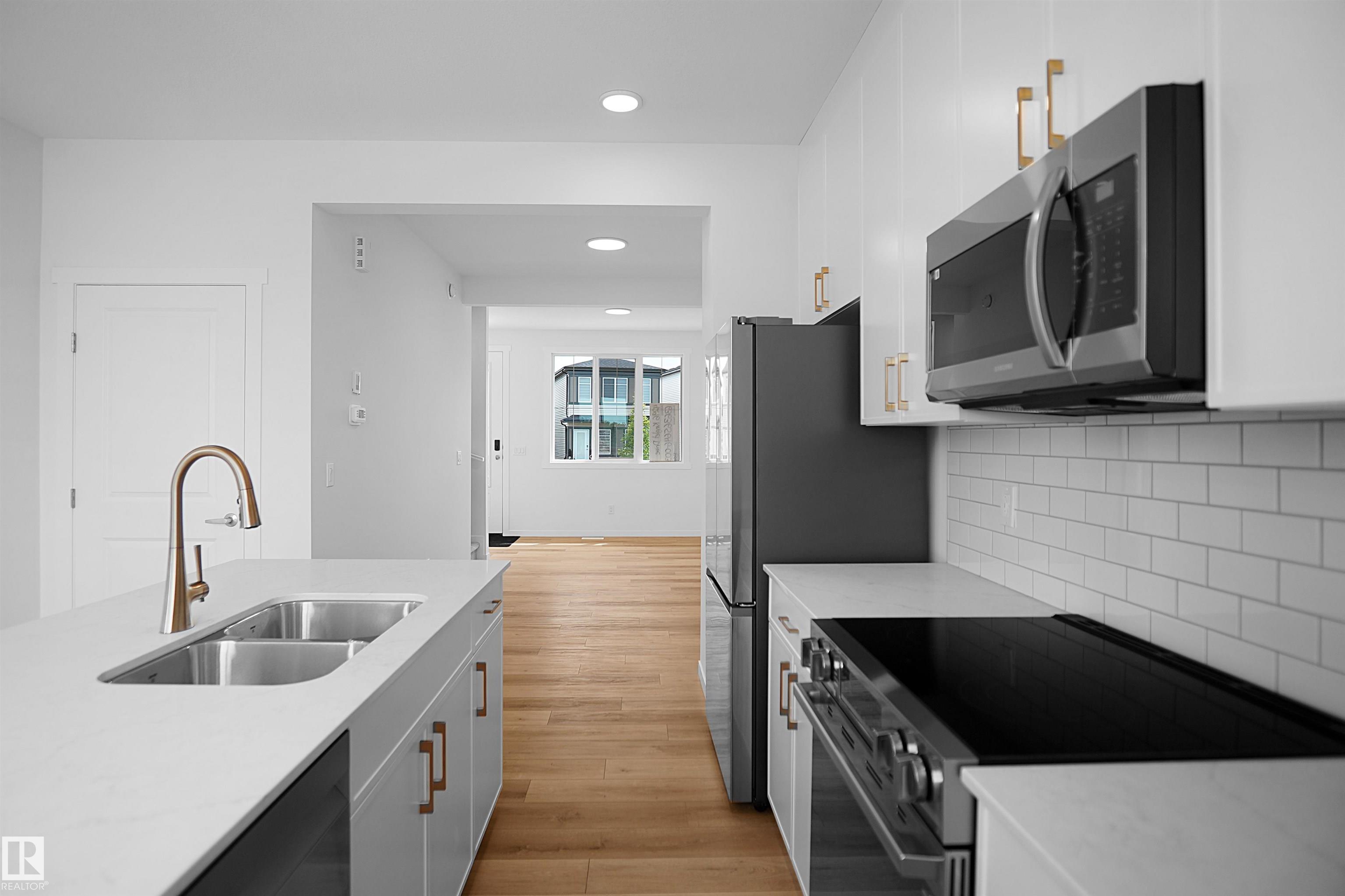 https://zimg.paragon.ice.com/ParagonImages/Property/PM/RAE/225390930/11/0/0/c190993fa416e00afb23769b5beb288a/1/4a3e005ddcd1ce4882fcfe4746f2eb84/225390930-5256aa79-b527-4e7c-868a-3dc4c672aa43.JPG