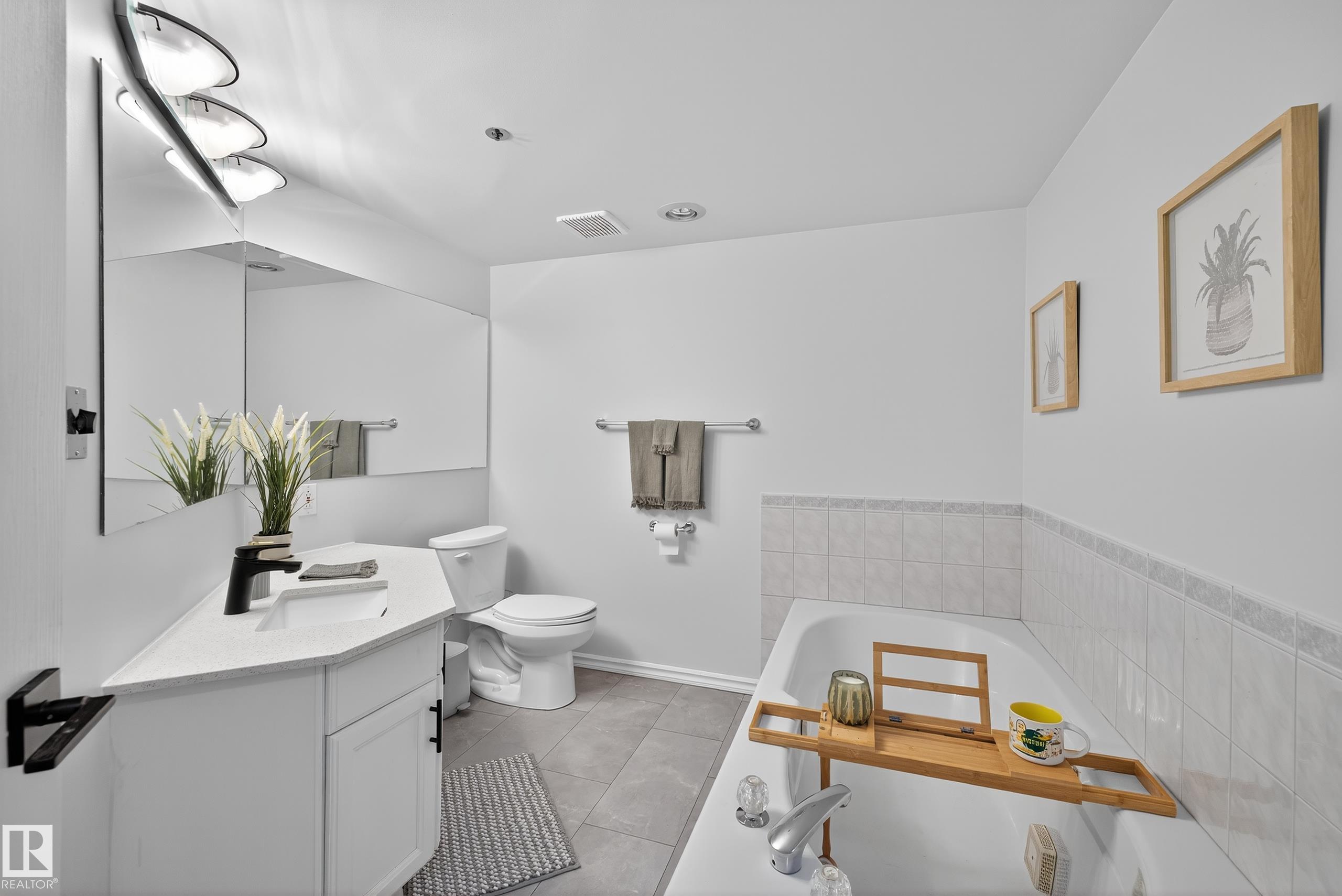 Photo 23 at 1303 - 10130 114 Street NW, Wîhkwêntôwin, Edmonton