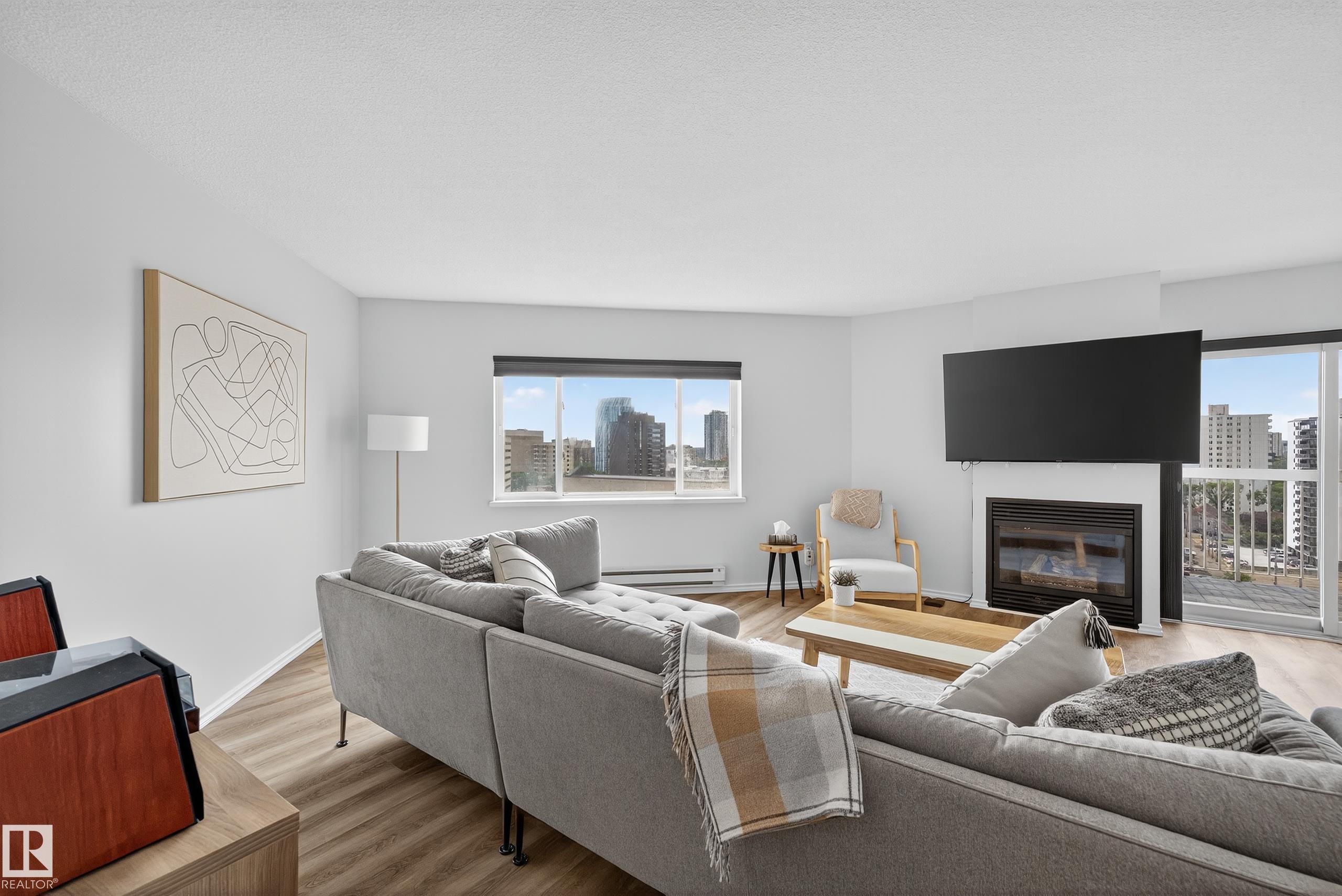 Photo 4 at 1303 - 10130 114 Street NW, Wîhkwêntôwin, Edmonton