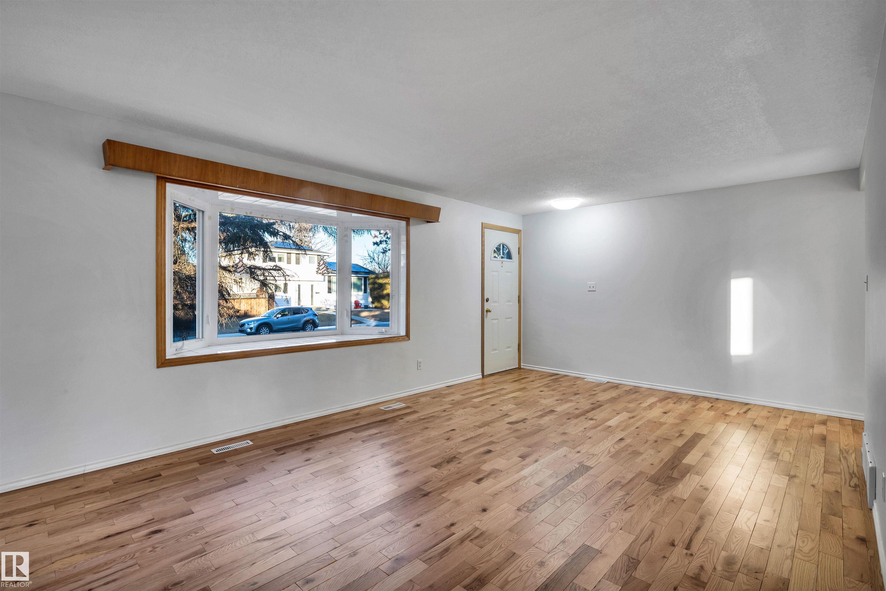 Photo 9 at 11231 41 Avenue NW, Royal Gardens, Edmonton