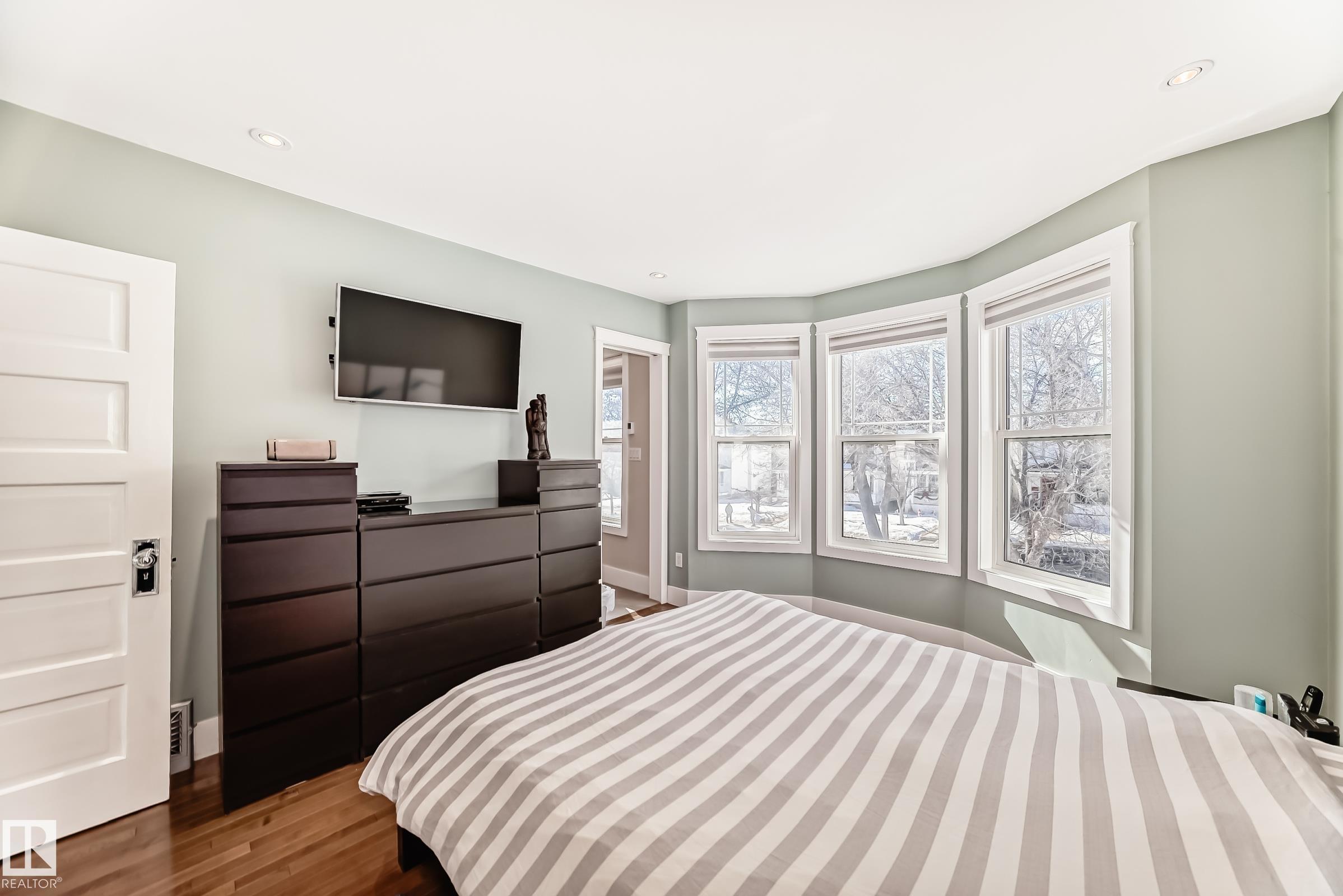 Photo 28 at 10989 125 Street NW, Westmount, Edmonton