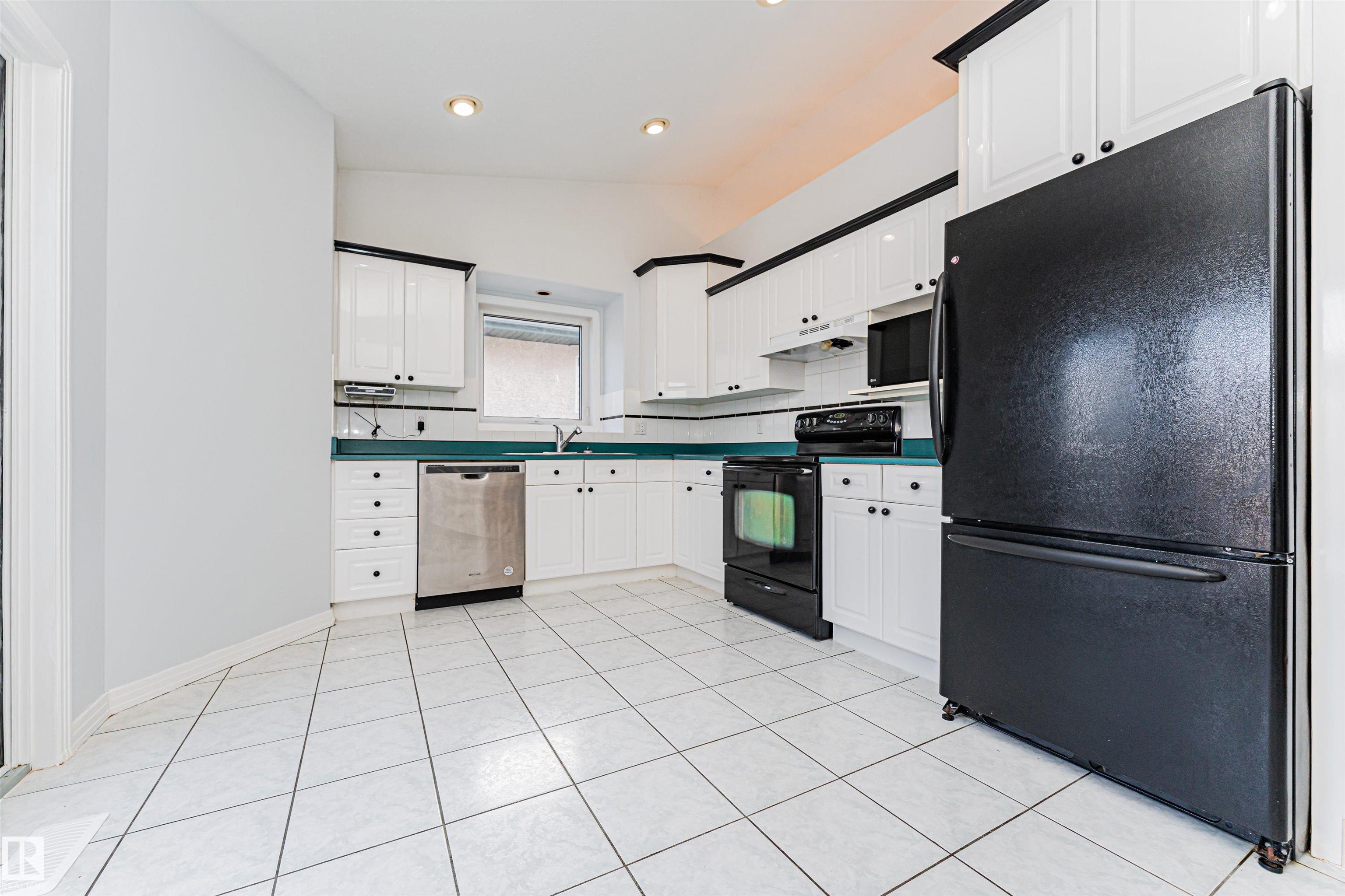 Photo 18 at 434 Grandin Drive, Morinville