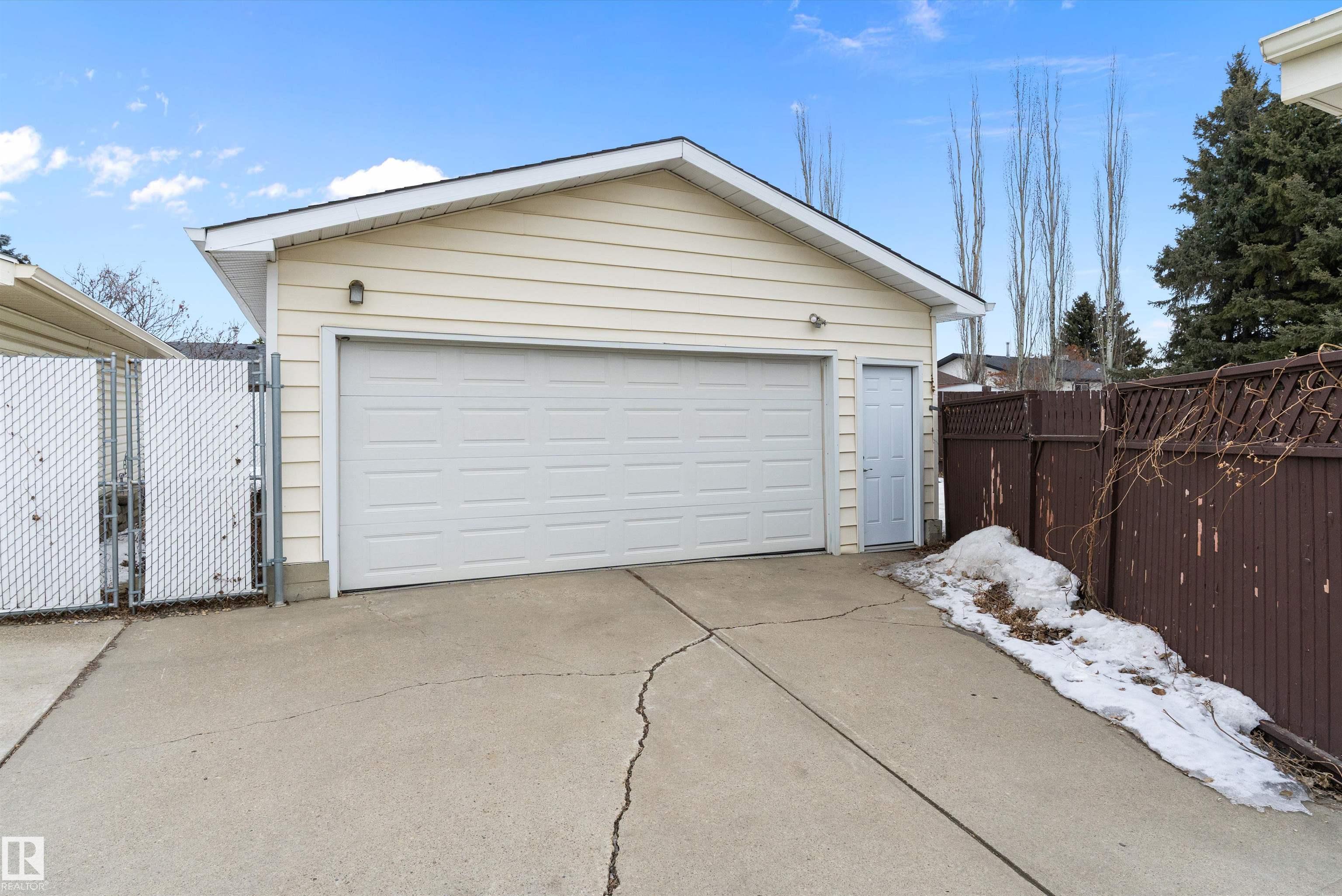 Photo 31 at 3536 12a Avenue NW, Crawford Plains, Edmonton