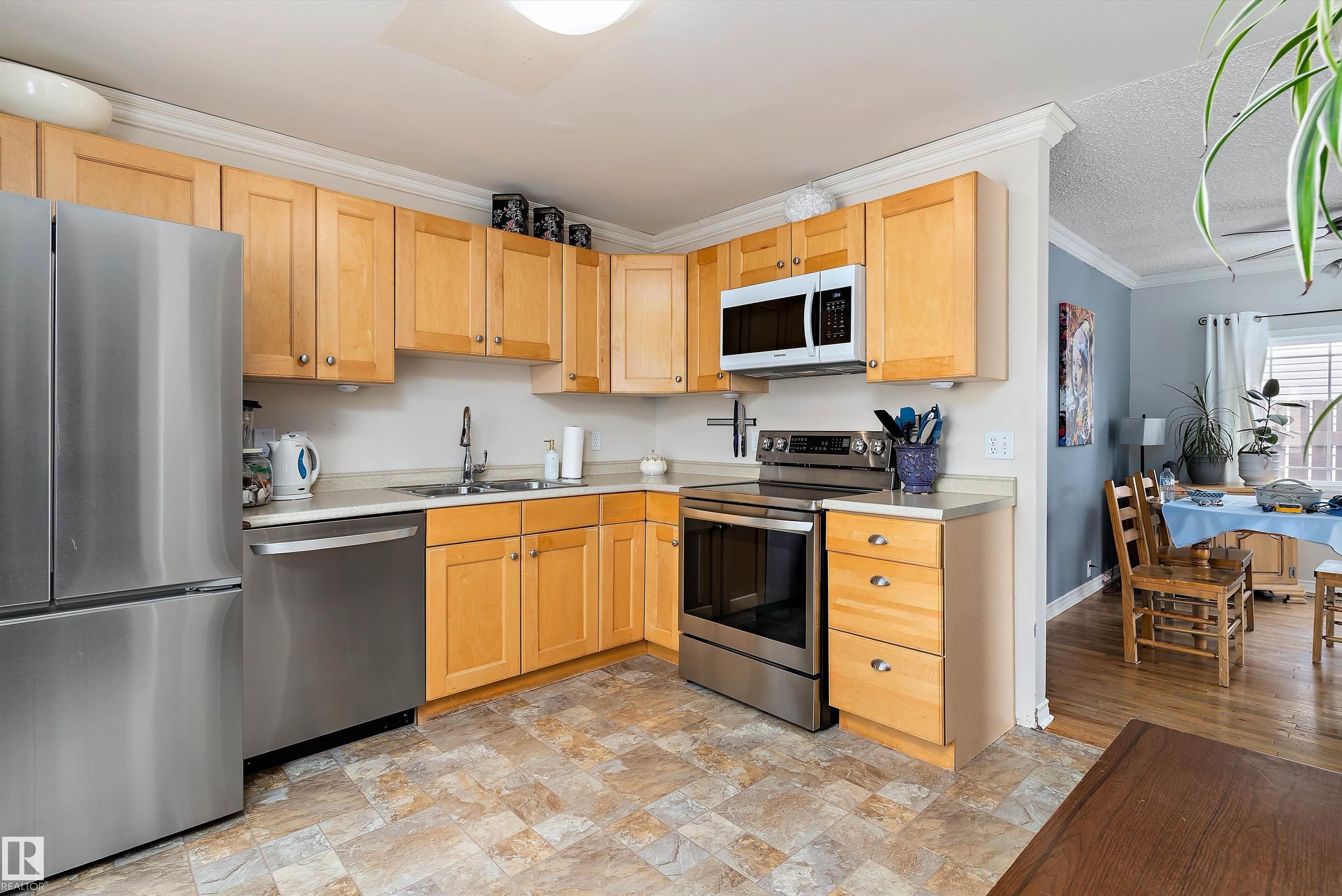 Photo 10 at 3536 12a Avenue NW, Crawford Plains, Edmonton