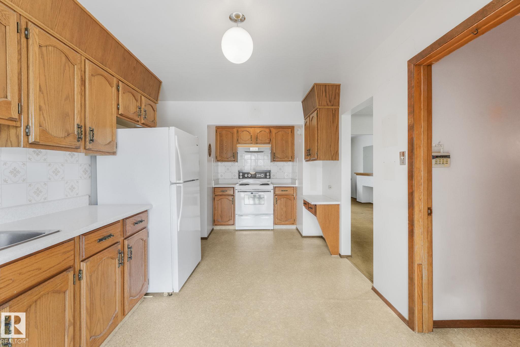 Photo 36 at 9107 65 Avenue NW, Hazeldean, Edmonton