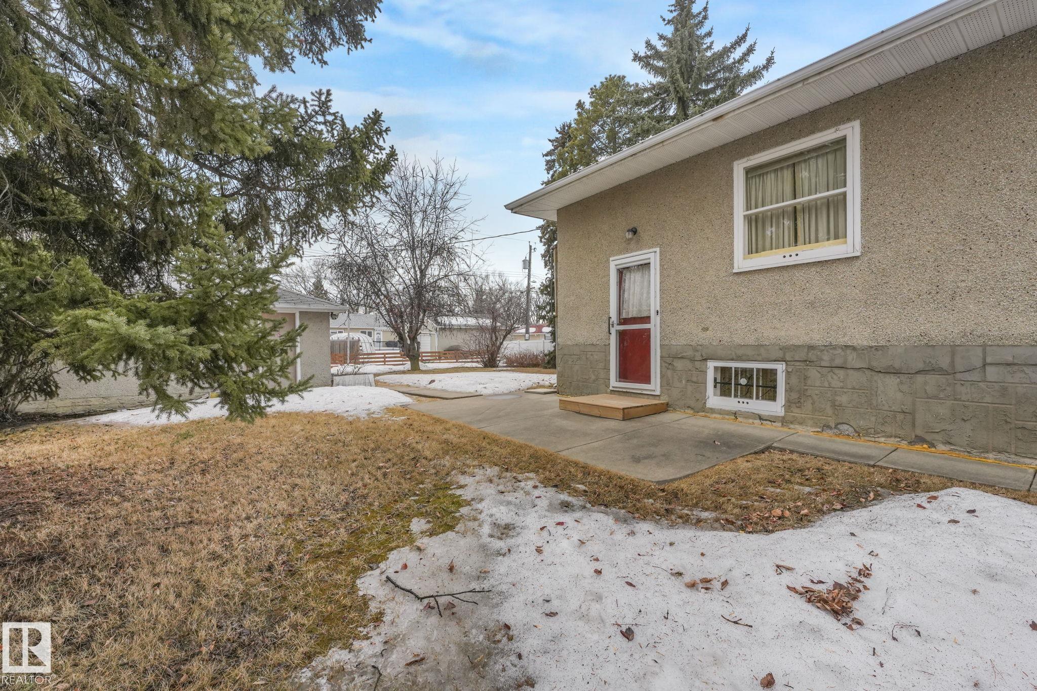 Photo 7 at 9107 65 Avenue NW, Hazeldean, Edmonton