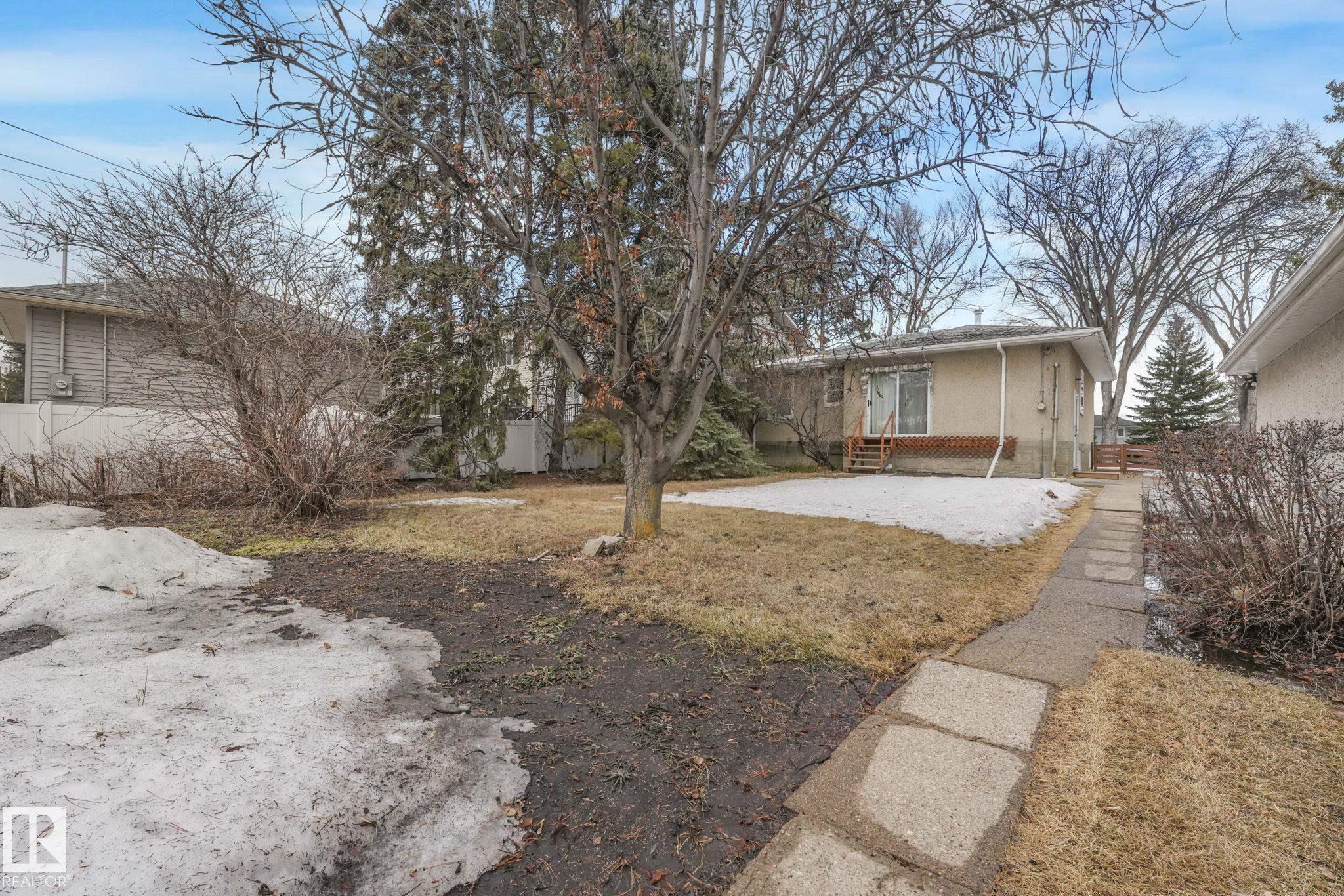 Photo 8 at 9107 65 Avenue NW, Hazeldean, Edmonton