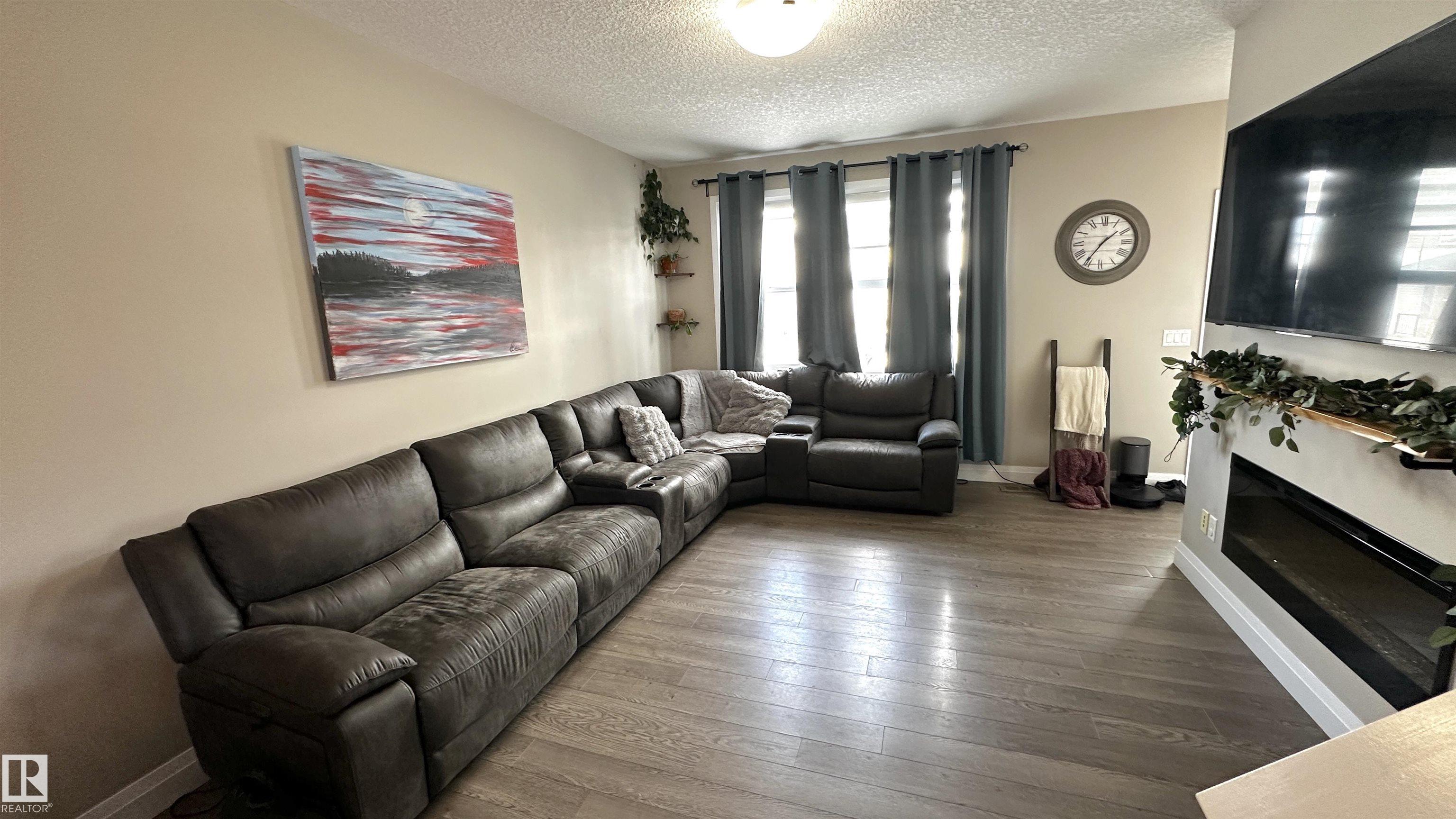 9813 106 Avenue, Morinville