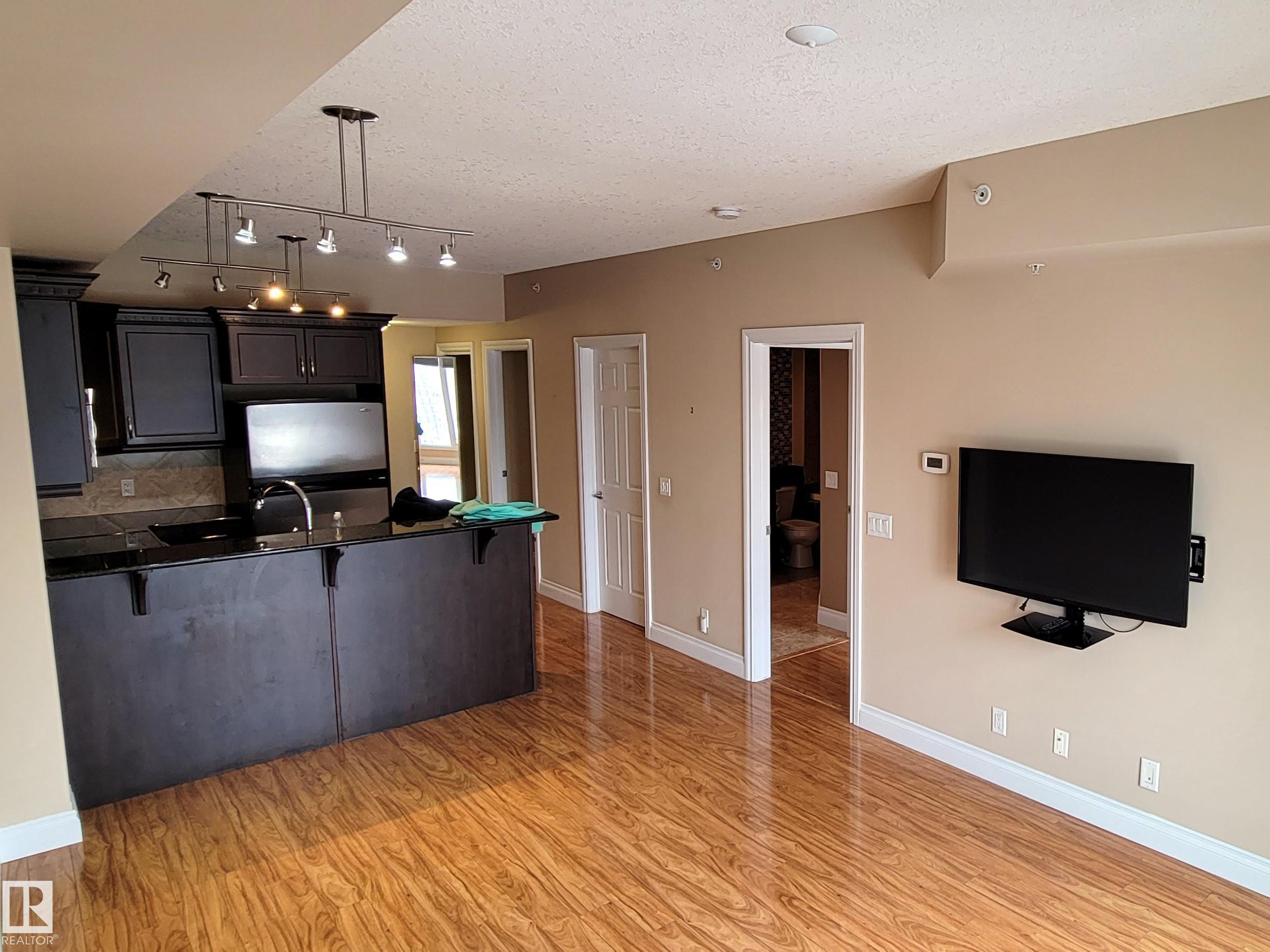 #1005 10303 111 ST NW 2