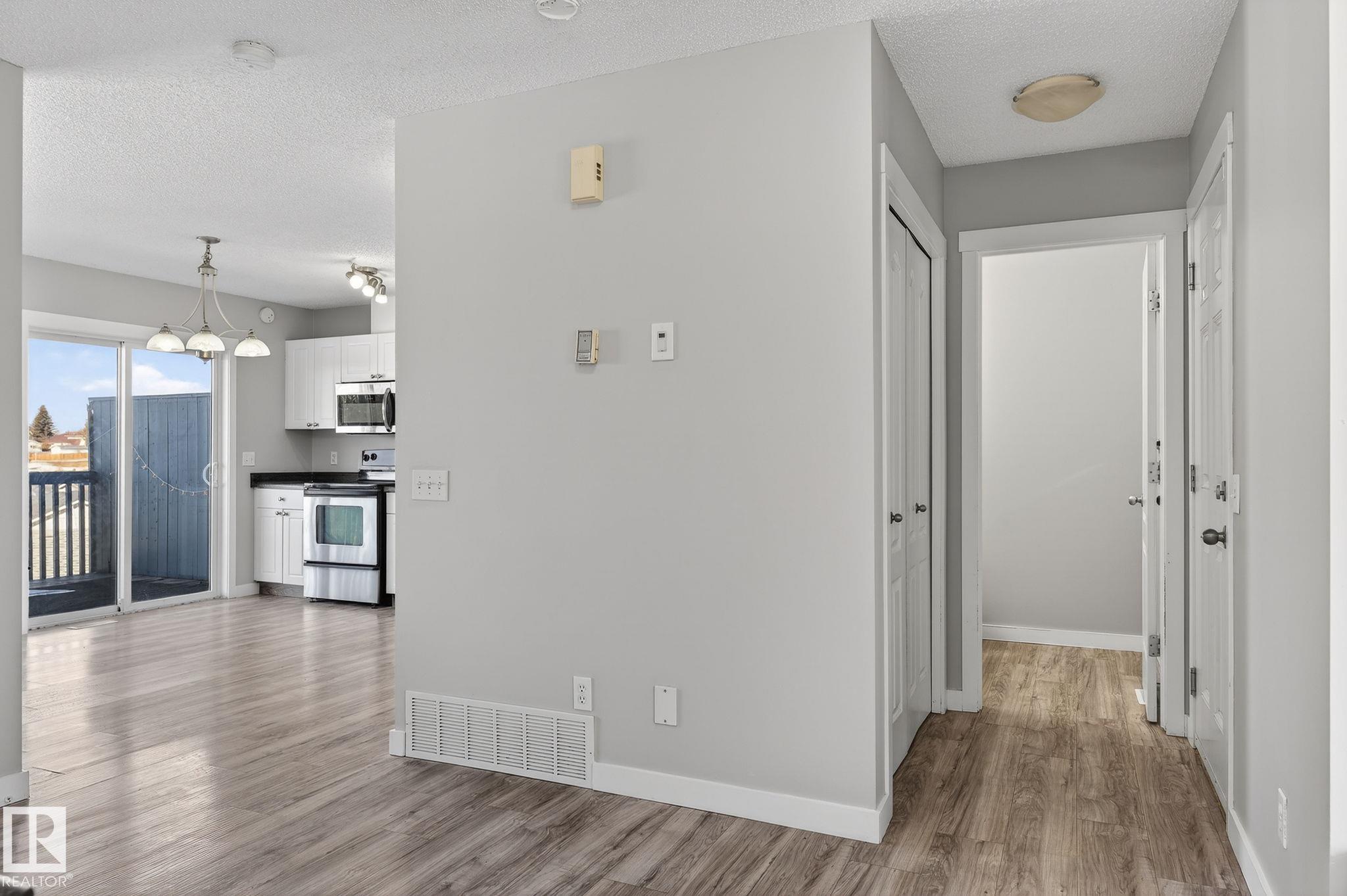 Photo 6 at 30 - 450 Hyndman Crescent NW, Canon Ridge, Edmonton