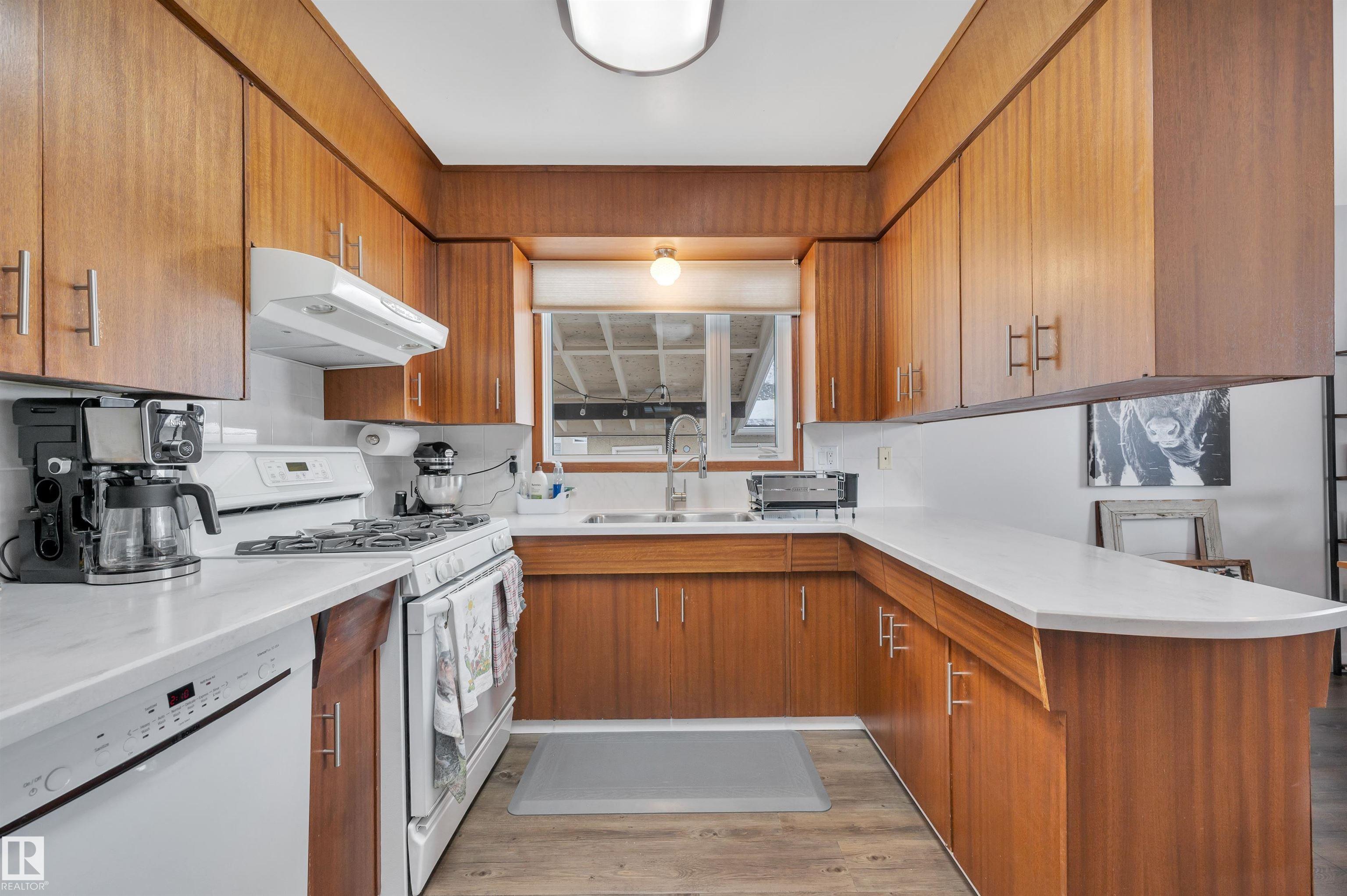 Photo 11 at 8 Glenwood Drive, Maplewood, Sherwood Park