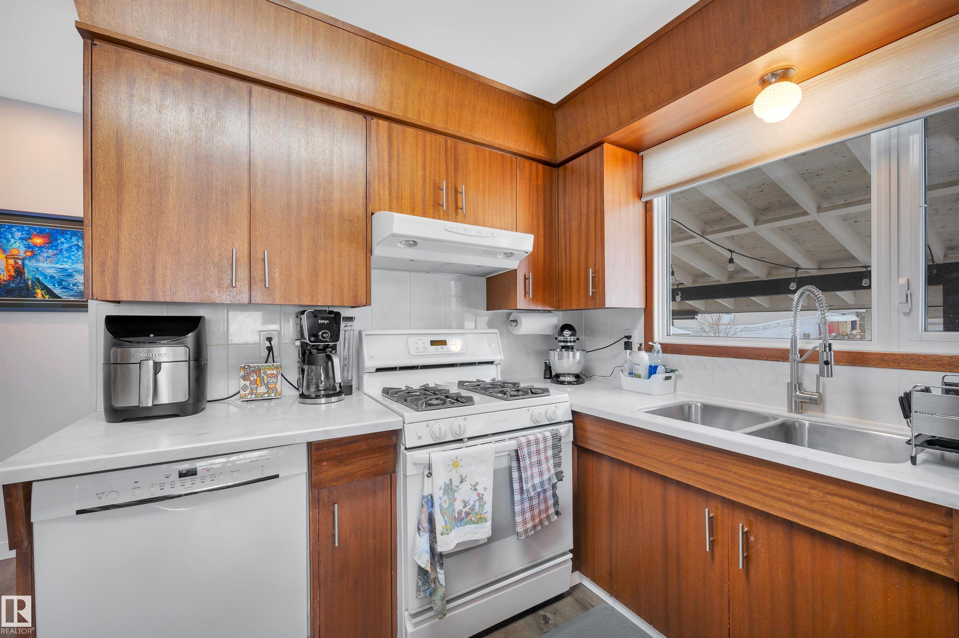 Photo 13 at 8 Glenwood Drive, Maplewood, Sherwood Park