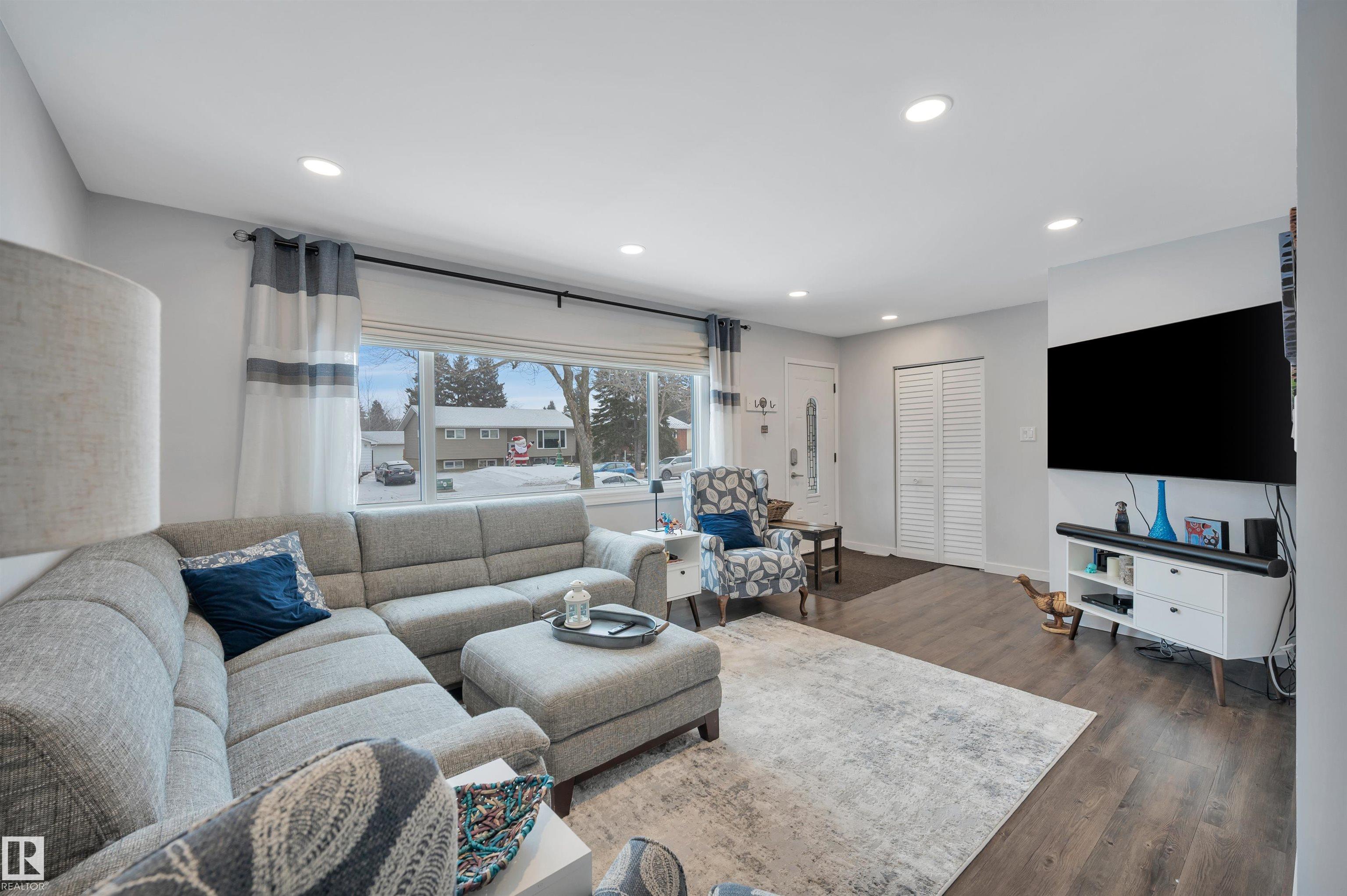 Photo 7 at 8 Glenwood Drive, Maplewood, Sherwood Park