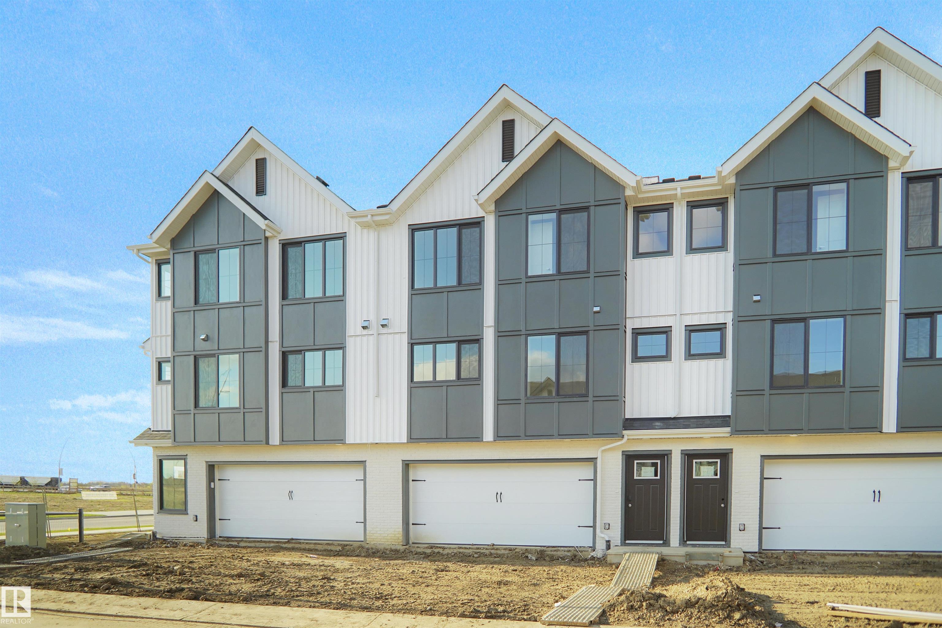 Picture for #71 17319 5 ST NE