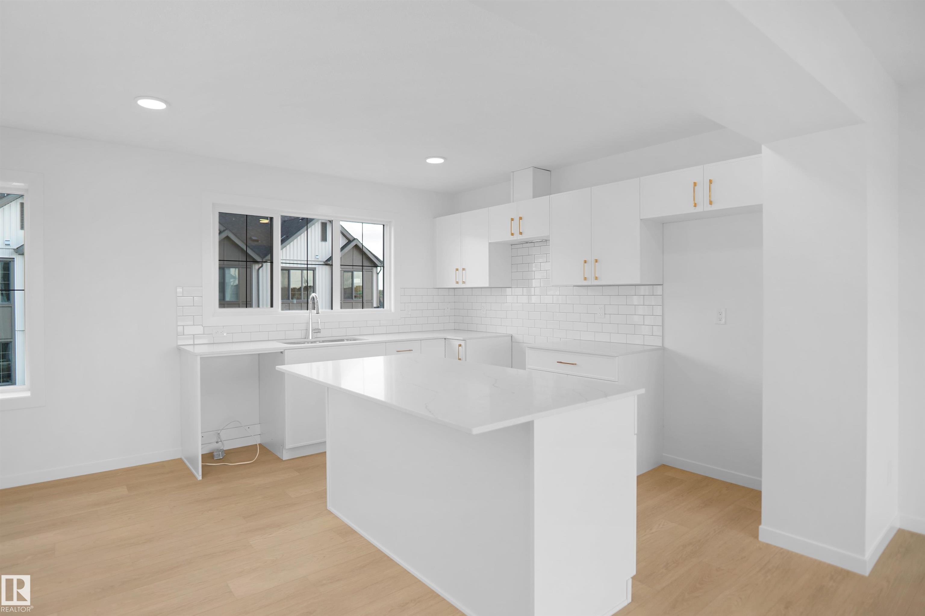 https://zimg.paragon.ice.com/ParagonImages/Property/PM/RAE/225390998/9/0/0/ed419cc89b7ce68c3c6b19dcb68f82dc/1/883de708acaf6f4b5dff6ffb8241ac1b/225390998-949529fb-c0c1-449f-8290-7f0bc728f84d.JPG