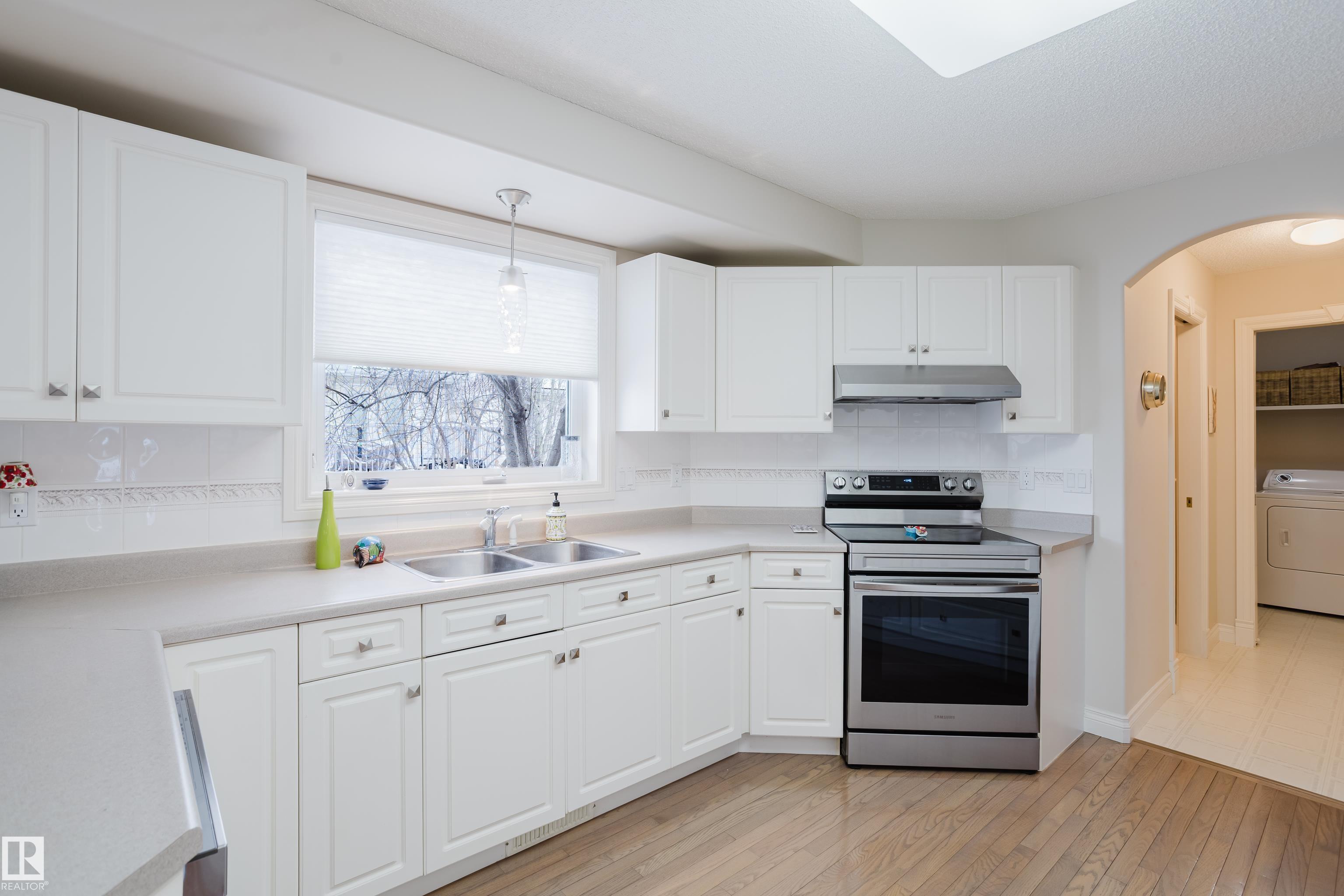 Photo 14 at 11660 15 Avenue NW, Twin Brooks, Edmonton