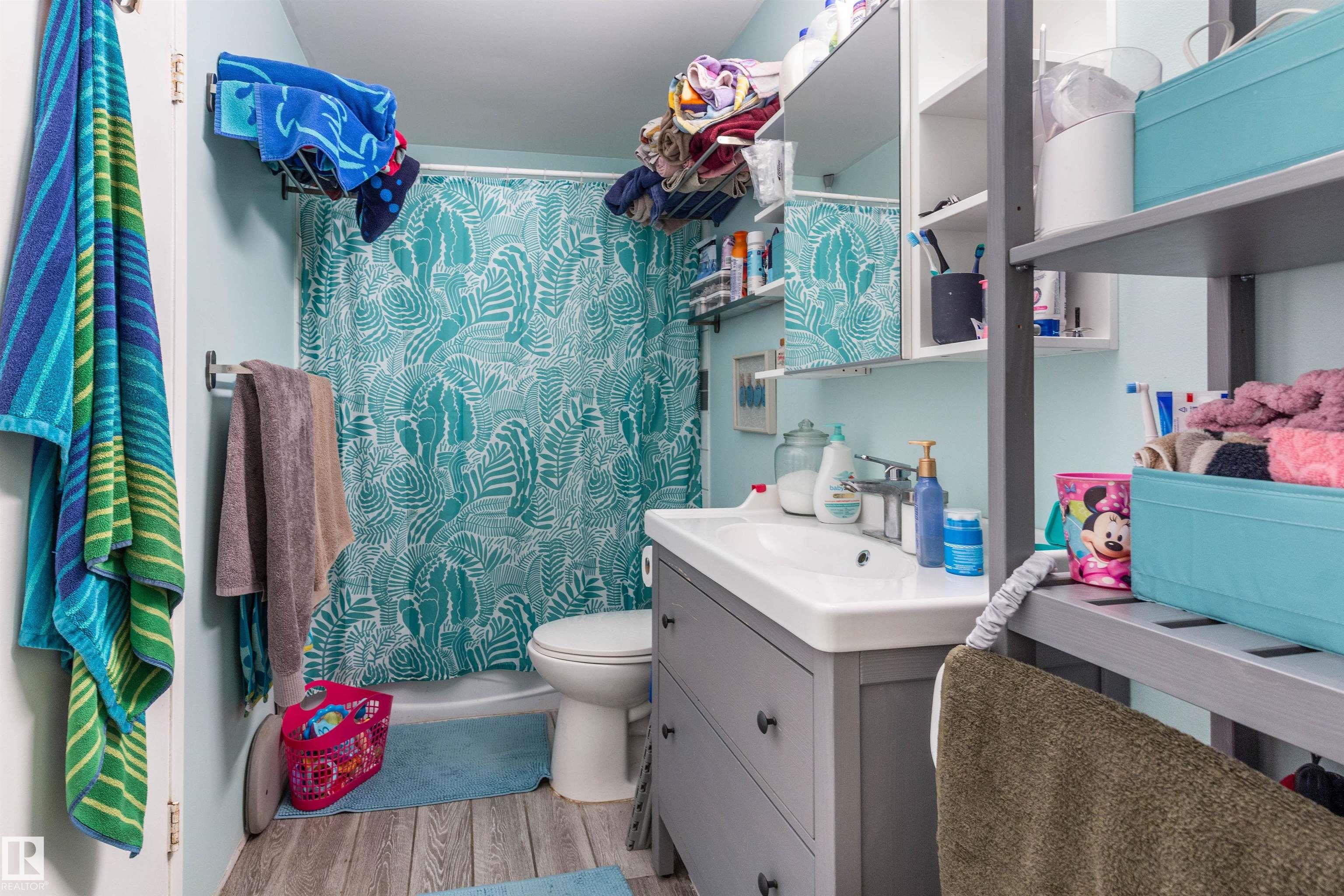 Photo 18 at 279 Surrey gardens NW, Lymburn, Edmonton