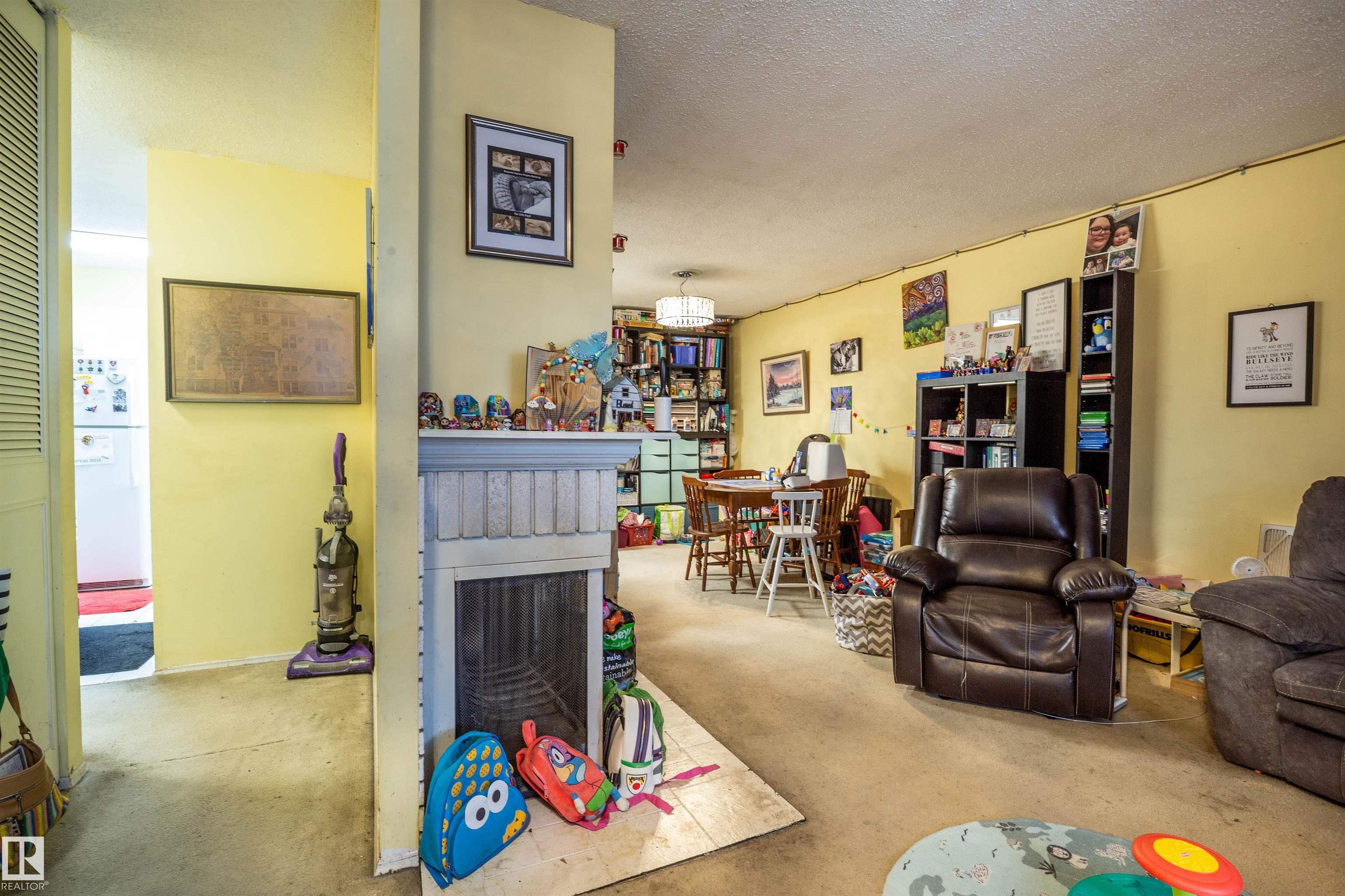 Photo 4 at 279 Surrey gardens NW, Lymburn, Edmonton