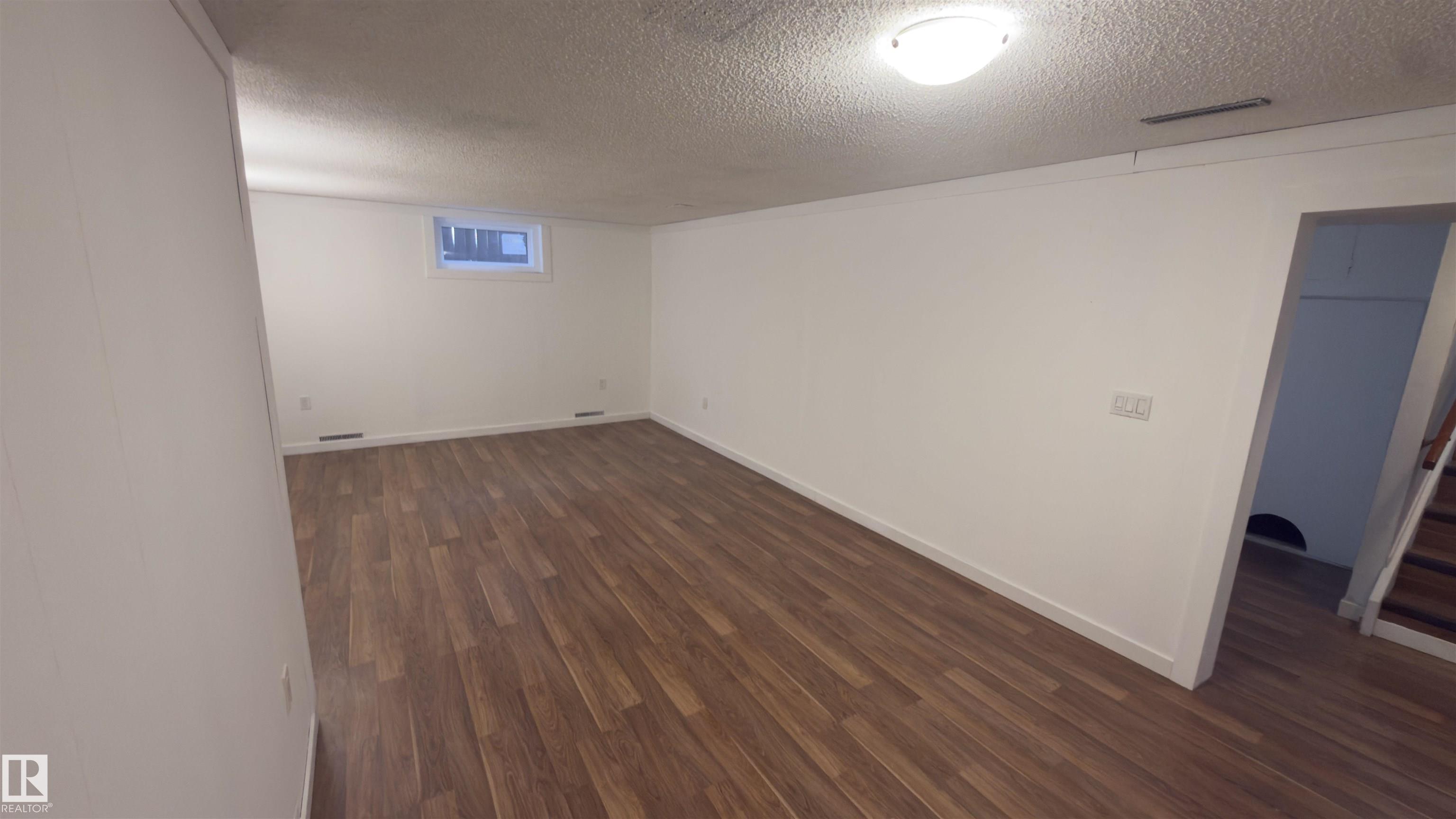 Photo 11 at 12121 38 Street NW, Beacon Heights, Edmonton