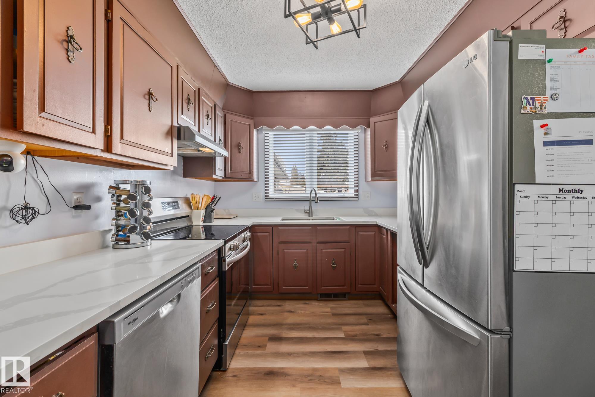 Photo 11 at 8812 135 Avenue NW, Glengarry, Edmonton