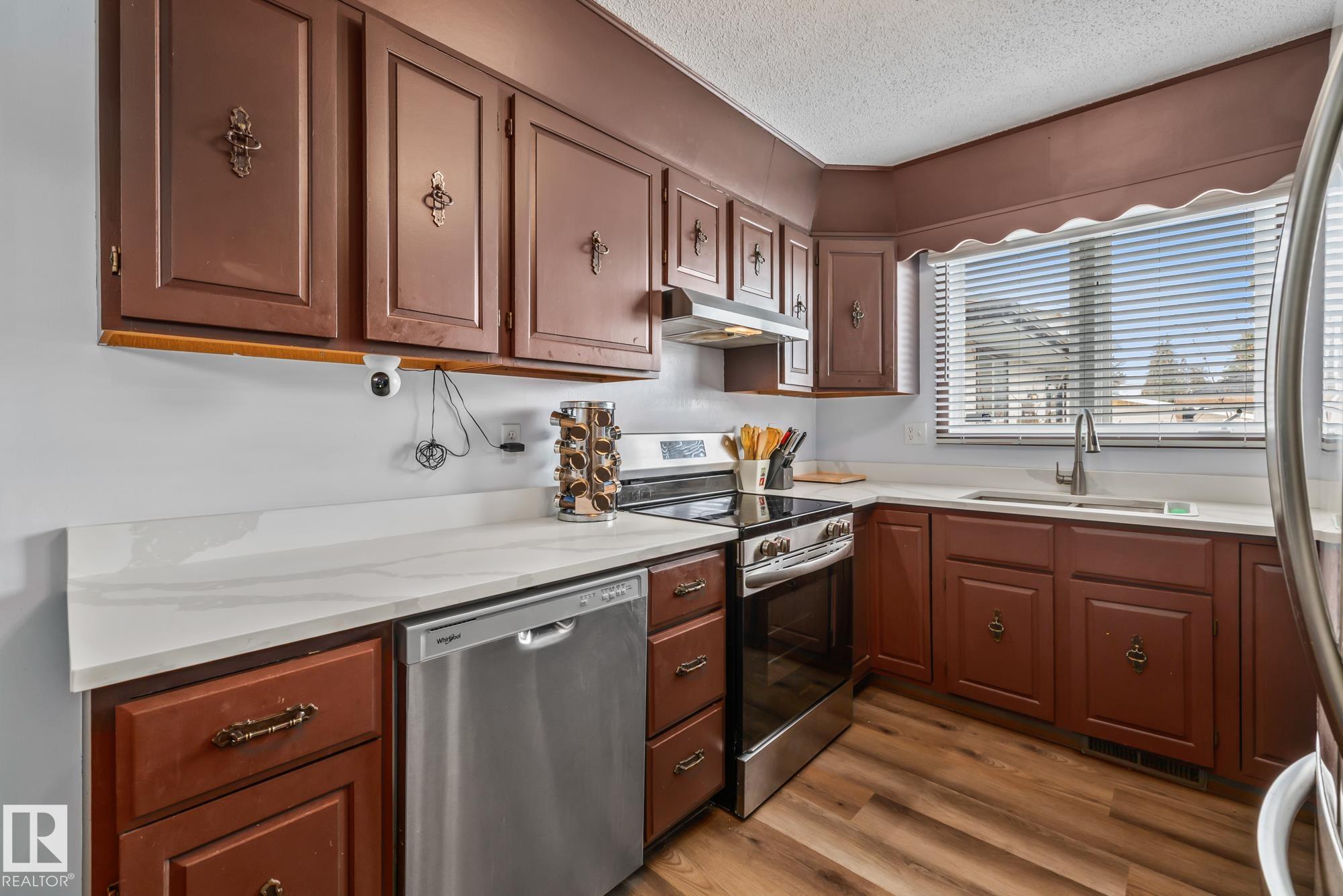 Photo 12 at 8812 135 Avenue NW, Glengarry, Edmonton