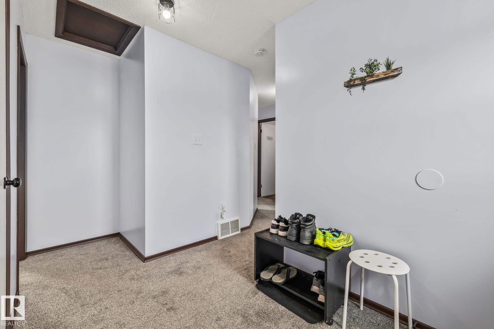 Photo 23 at 8812 135 Avenue NW, Glengarry, Edmonton