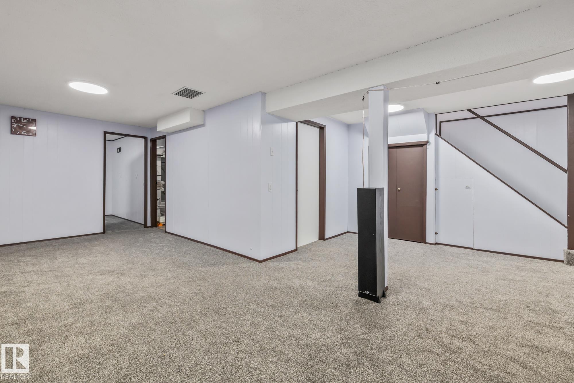 Photo 39 at 8812 135 Avenue NW, Glengarry, Edmonton