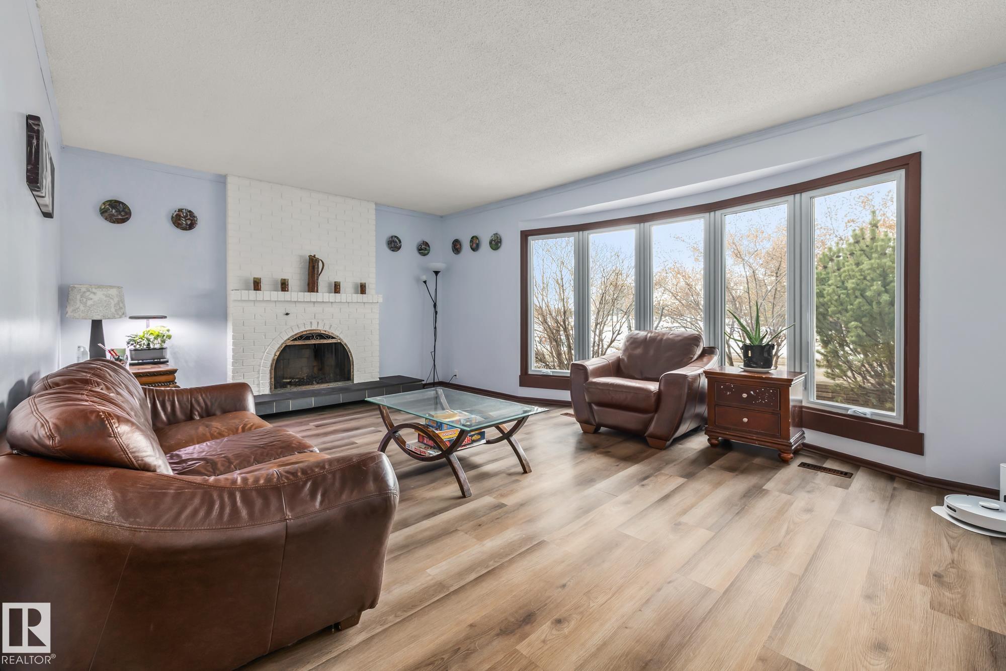 Photo 5 at 8812 135 Avenue NW, Glengarry, Edmonton