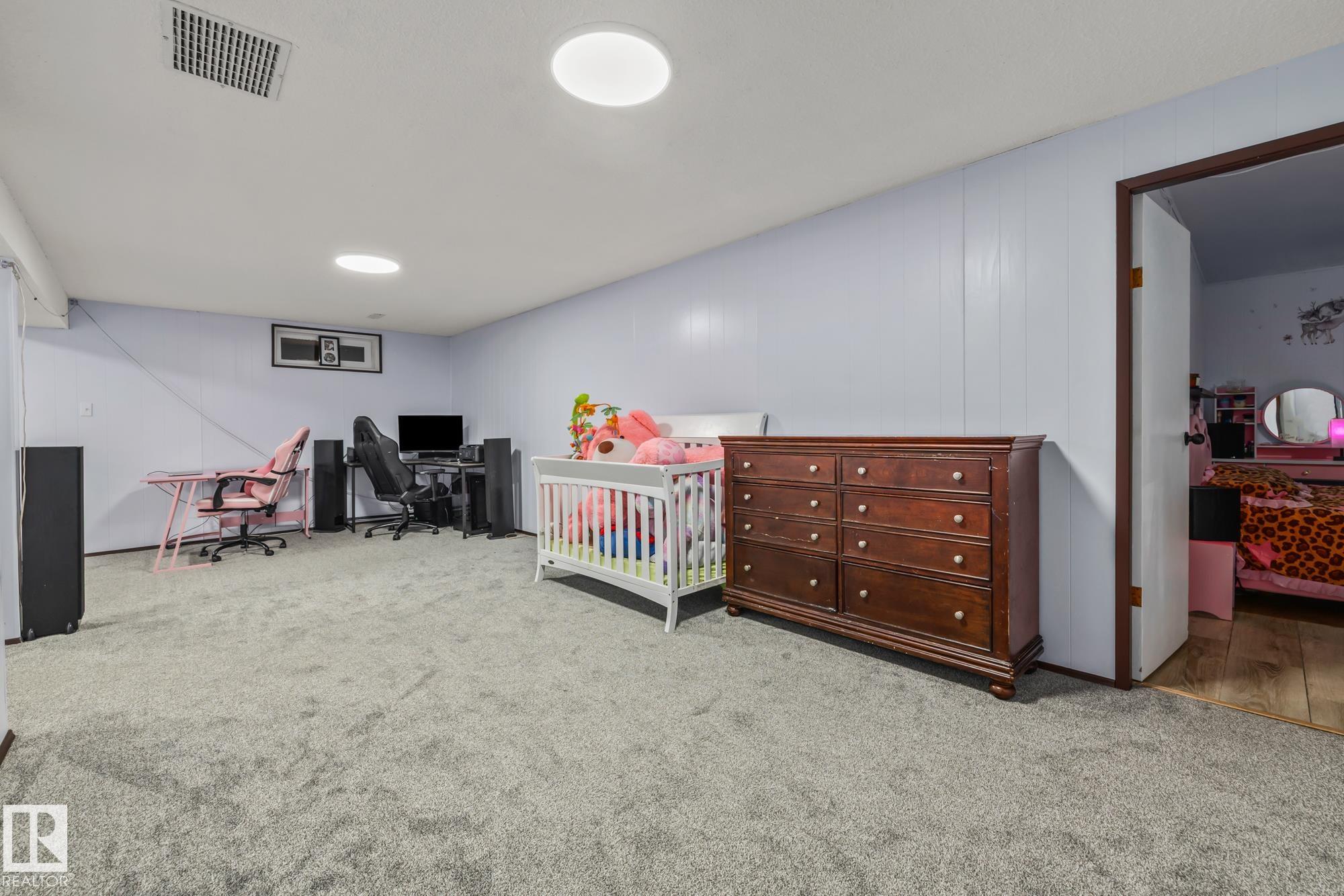 Photo 41 at 8812 135 Avenue NW, Glengarry, Edmonton